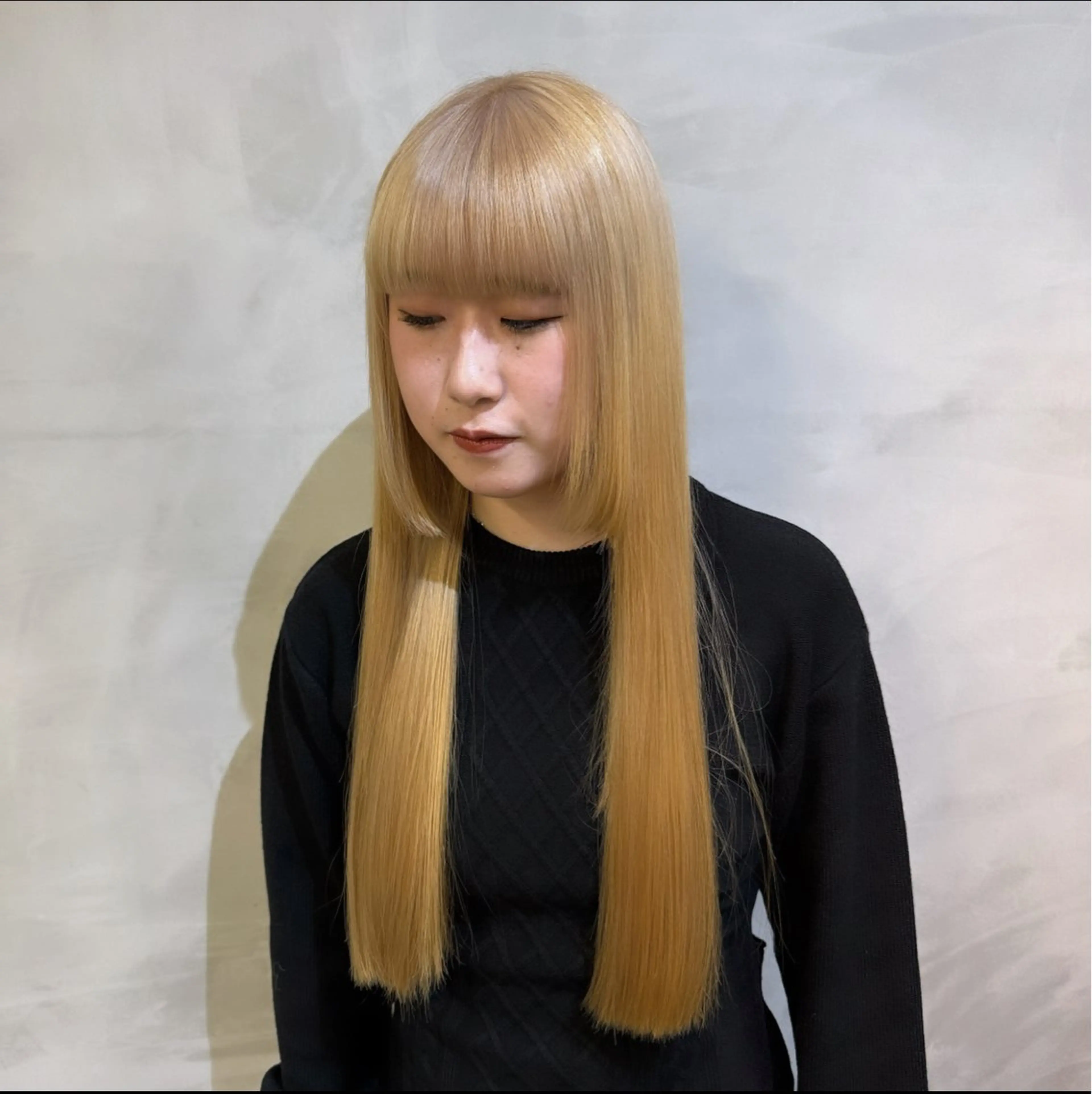 ロング カラー ヘアアレンジ メンズ メンズブリーチ メンズハイトーン メンズ韓国風 ベージュカラー ブリーチ ヘアカラー トリートメント 🌟🍒ハイトーン 韓国ヘア/ユウミのヘアスタイル