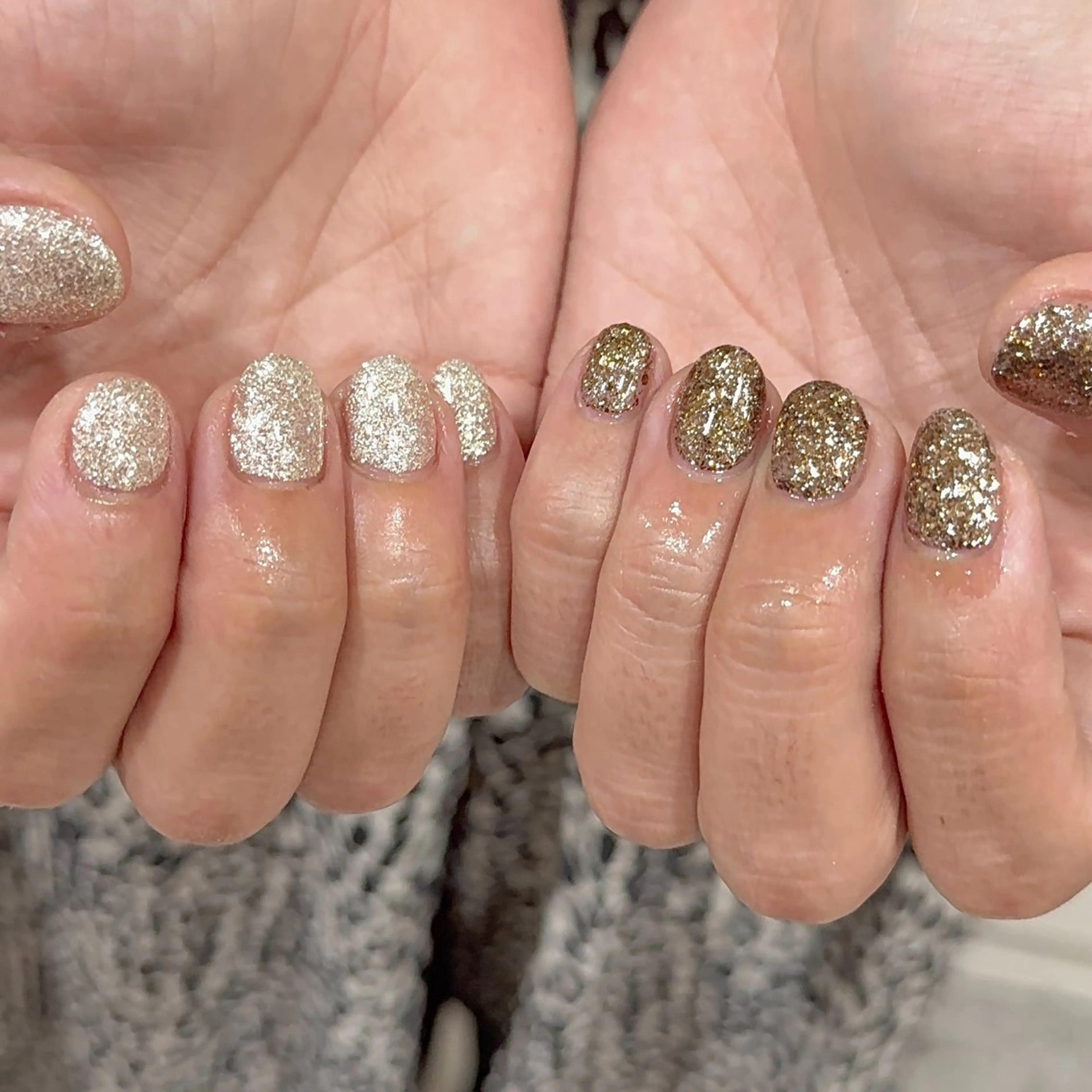 ネイル ゴールド キラキラネイル ラメ(グリッター) ショートネイル 冬ネイル ハンドネイル Reilly nail.所属・Reillynail レイリーネイルのネイルデザイン