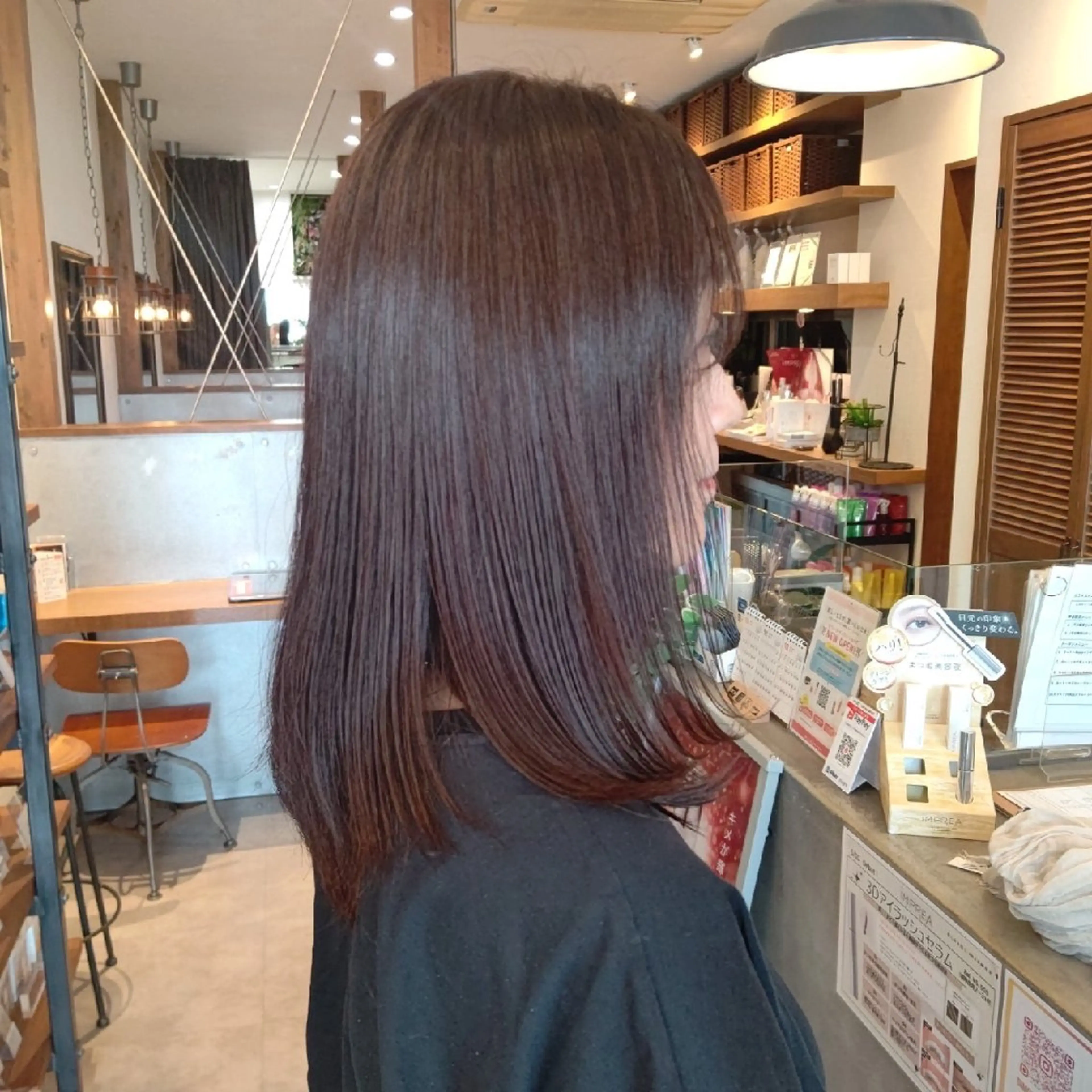 セミロング カラー simon🩷半田 カットブリーチモデルのヘアスタイル