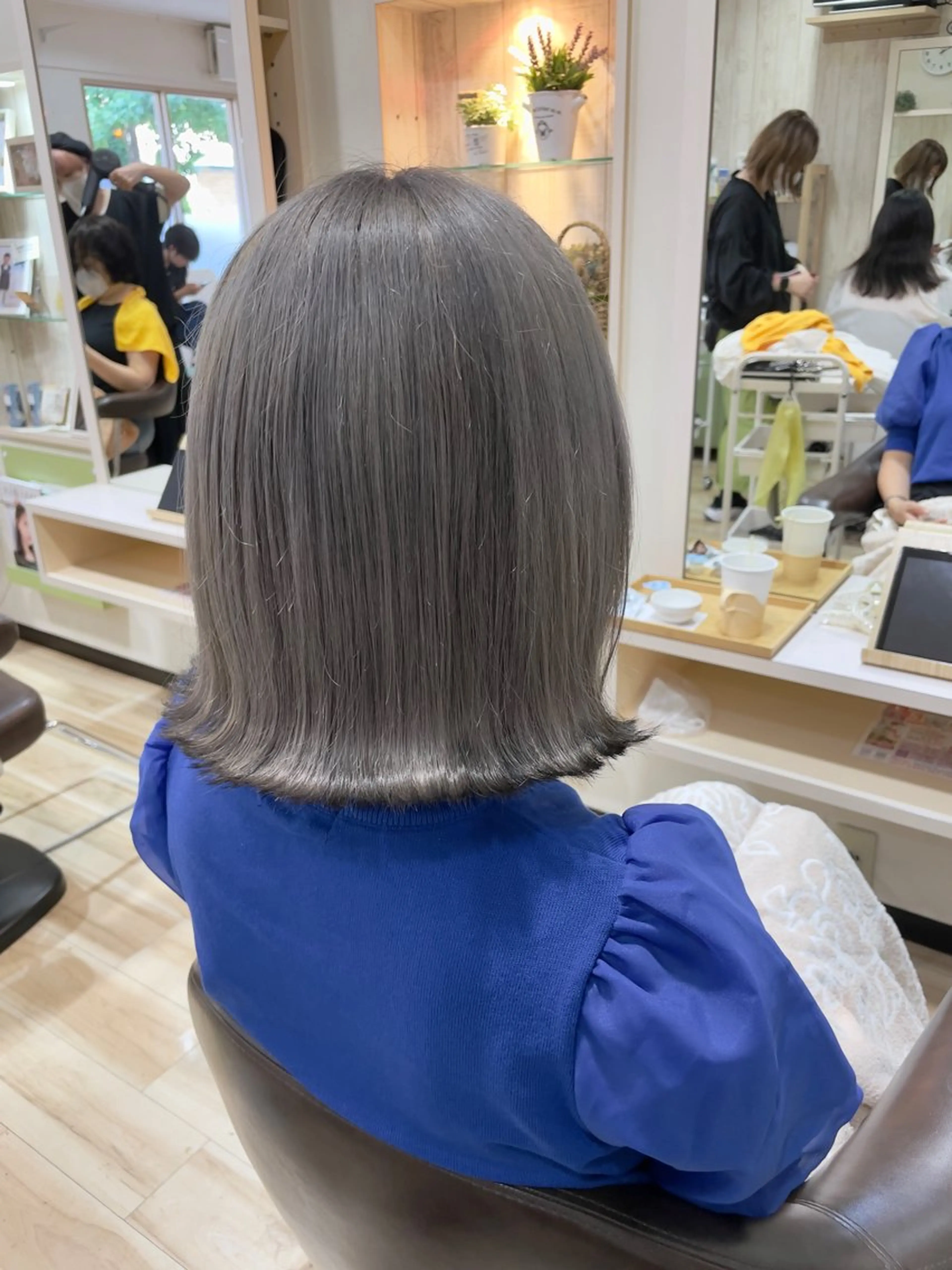 ミディアム カラー ブリーチ シルバー 🌈派手髪ハイトーン 🌈鈴木亮太🌈のヘアスタイル