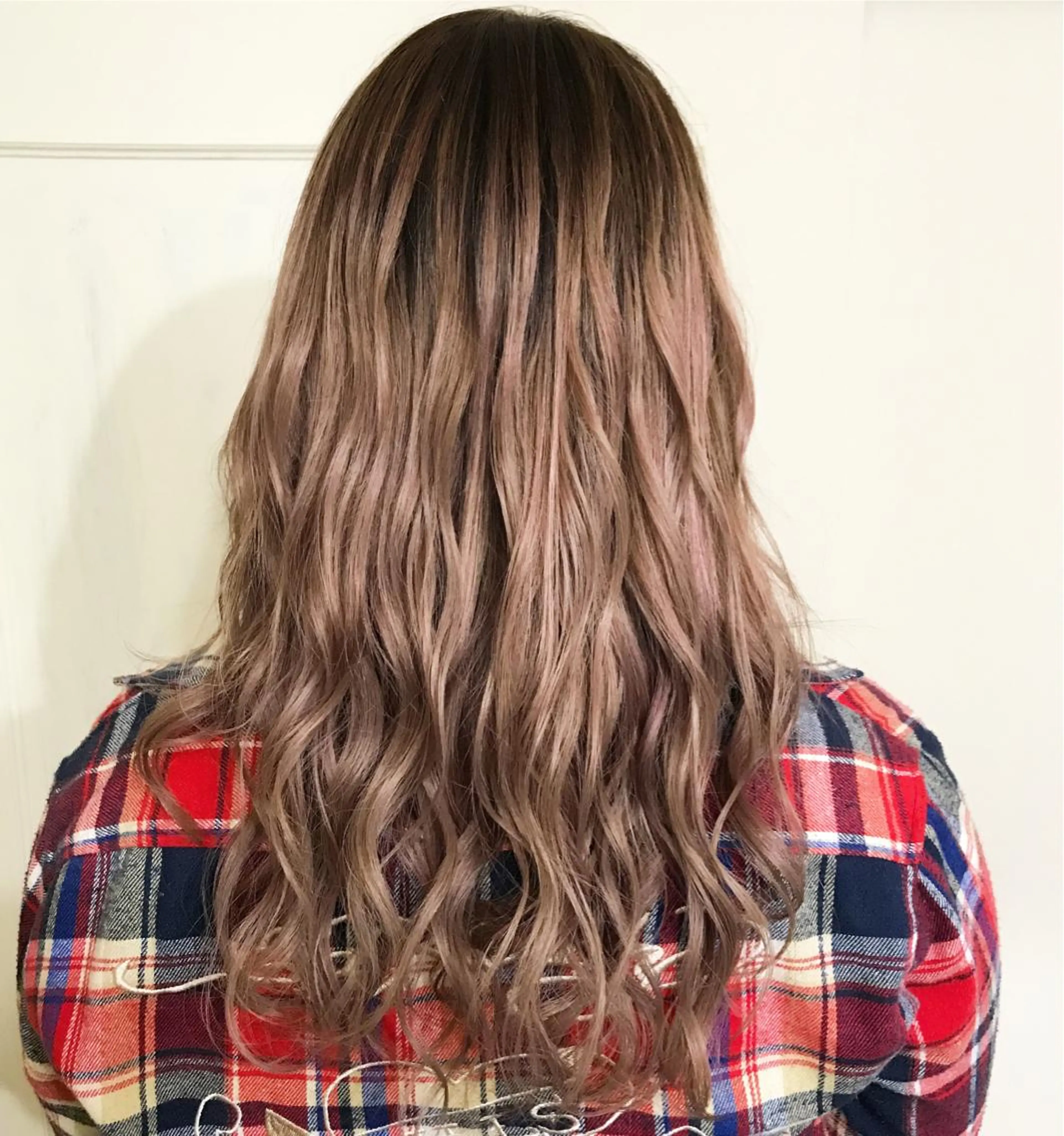 ロング カラー アッシュ ハイライトカラー ピンクカラー ハイライト 小沢 佑次のヘアスタイル