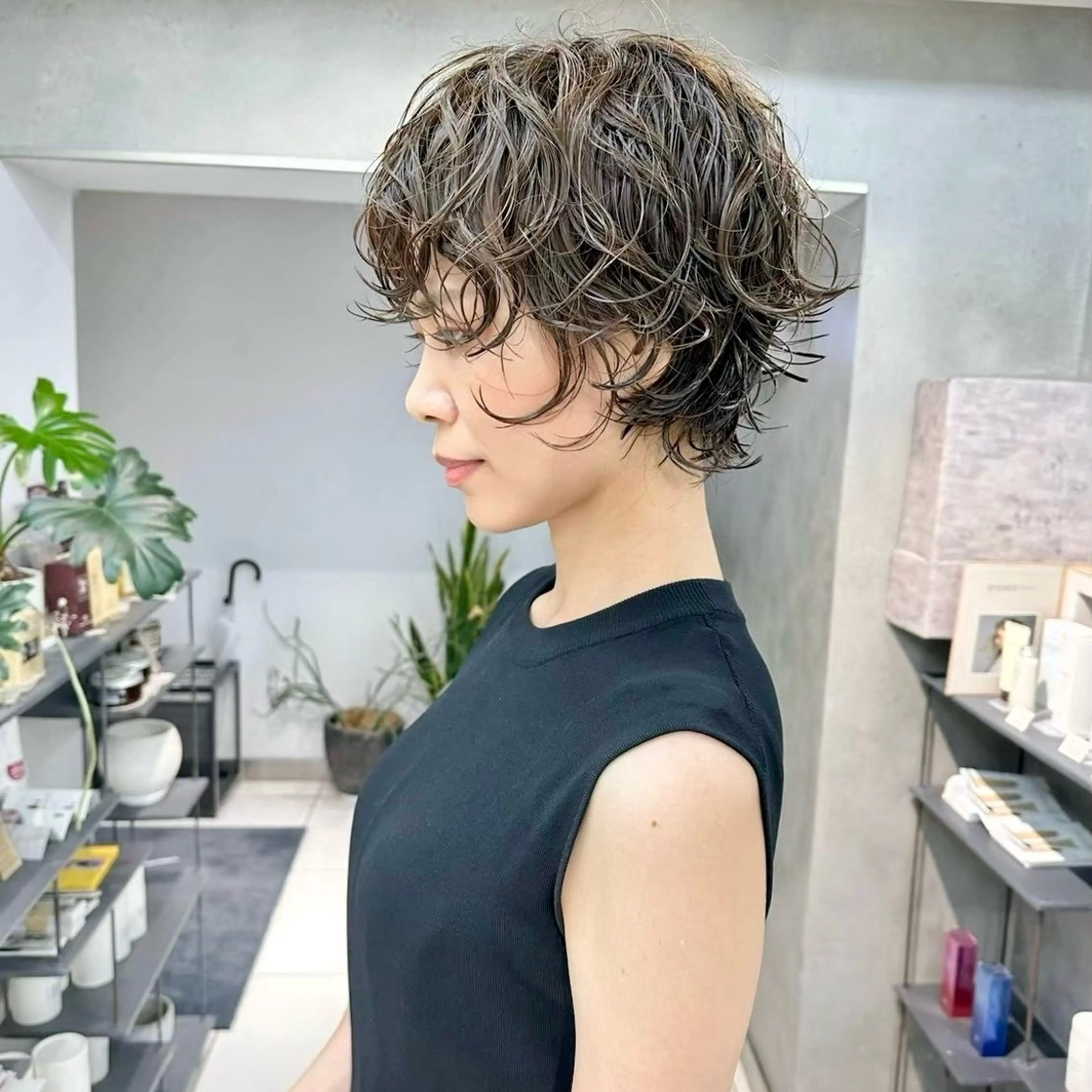 ショート パーマ カット ヘアカラー パーマ 透け感カラー 🌱いわさきのヘアスタイル