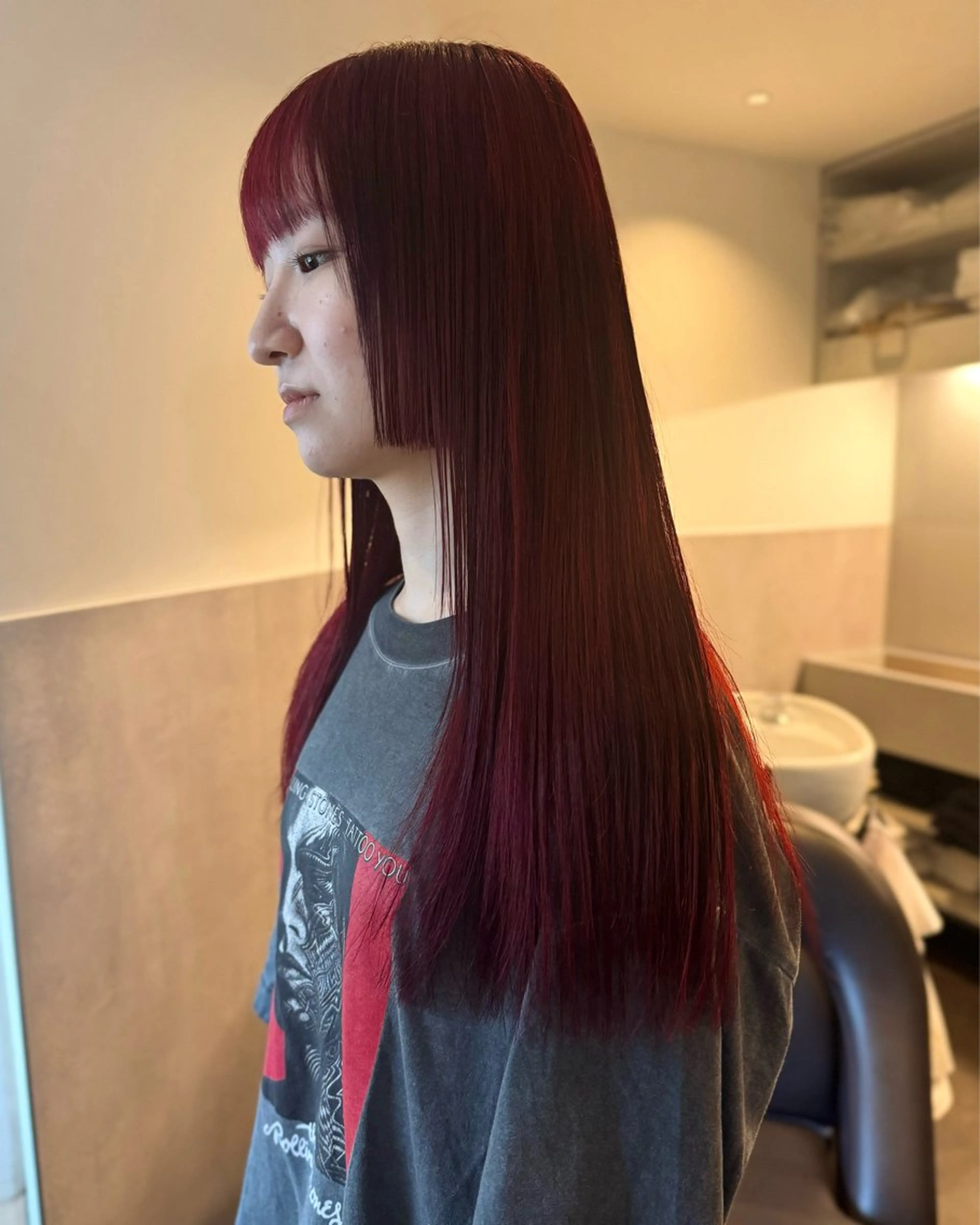 ロング カラー RAIMA ハイトーンレイヤーのヘアスタイル