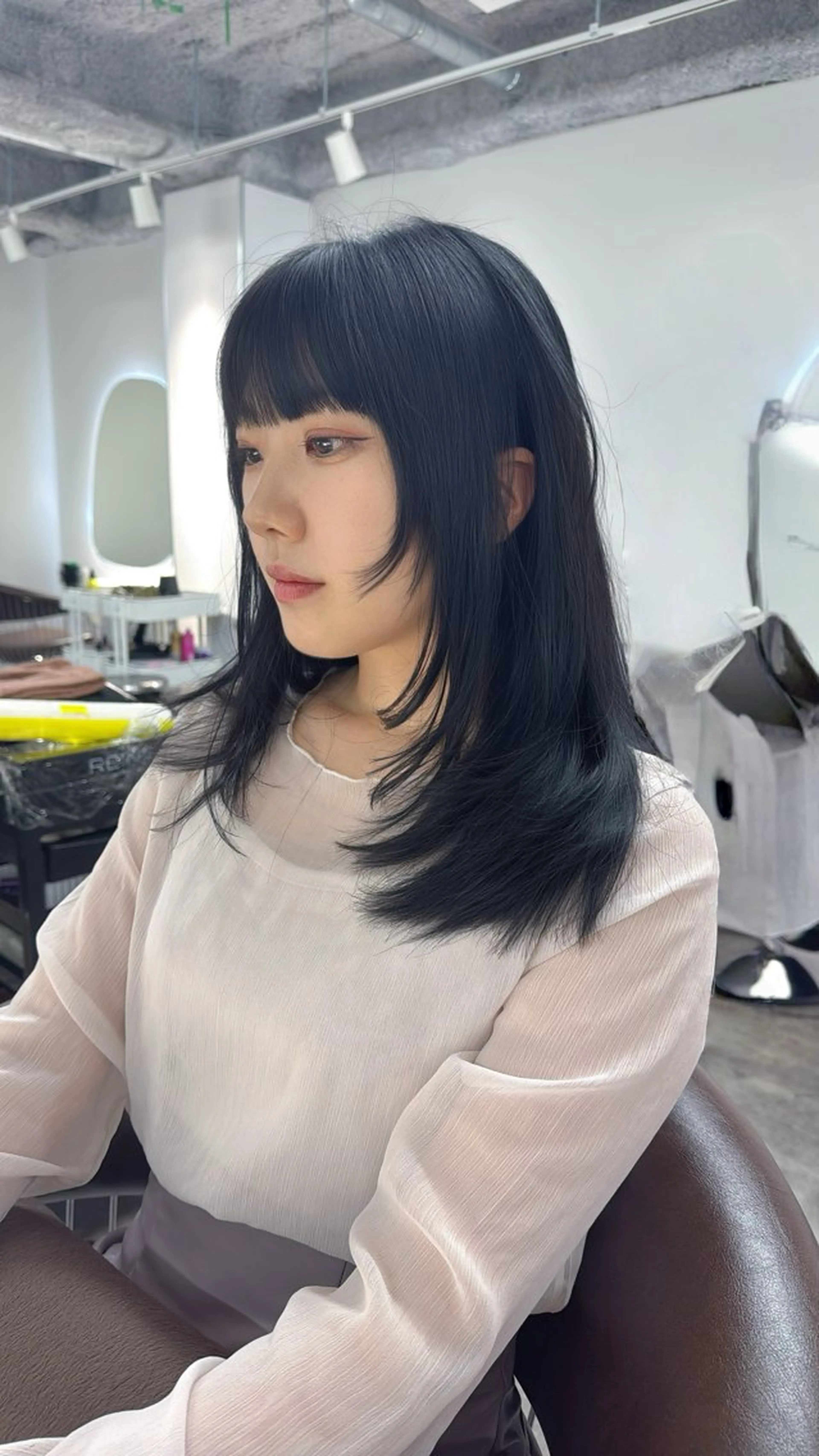 セミロング 新宿/ハイトーン/ レイヤー/サカキのヘアスタイル