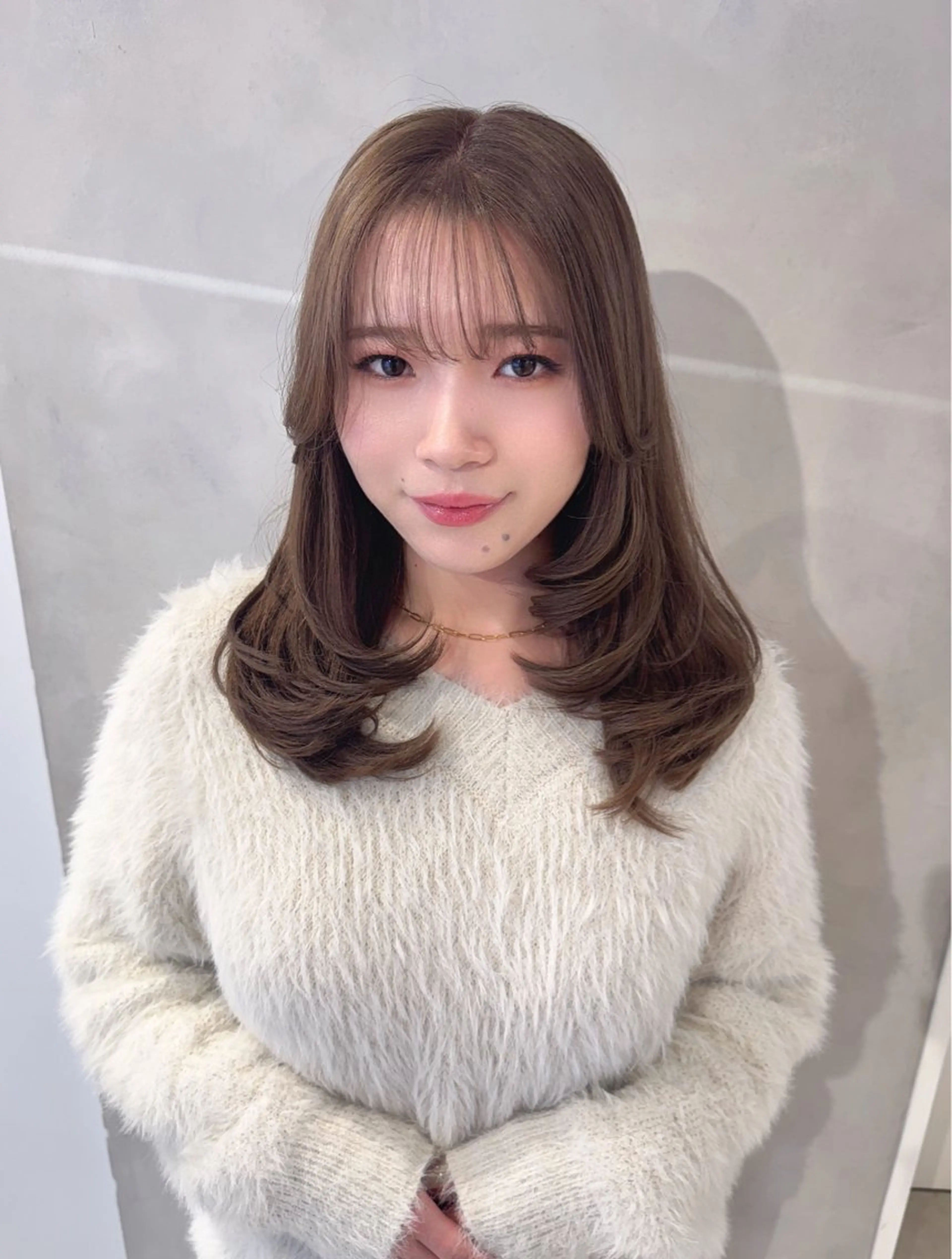 ミディアム カラー ミディアムレイヤー ベージュカラー ブリーチ ミルクティーベージュ レイヤーカット 透明感カラー✨艶髪 制作🌱山根あゆみのヘアスタイル