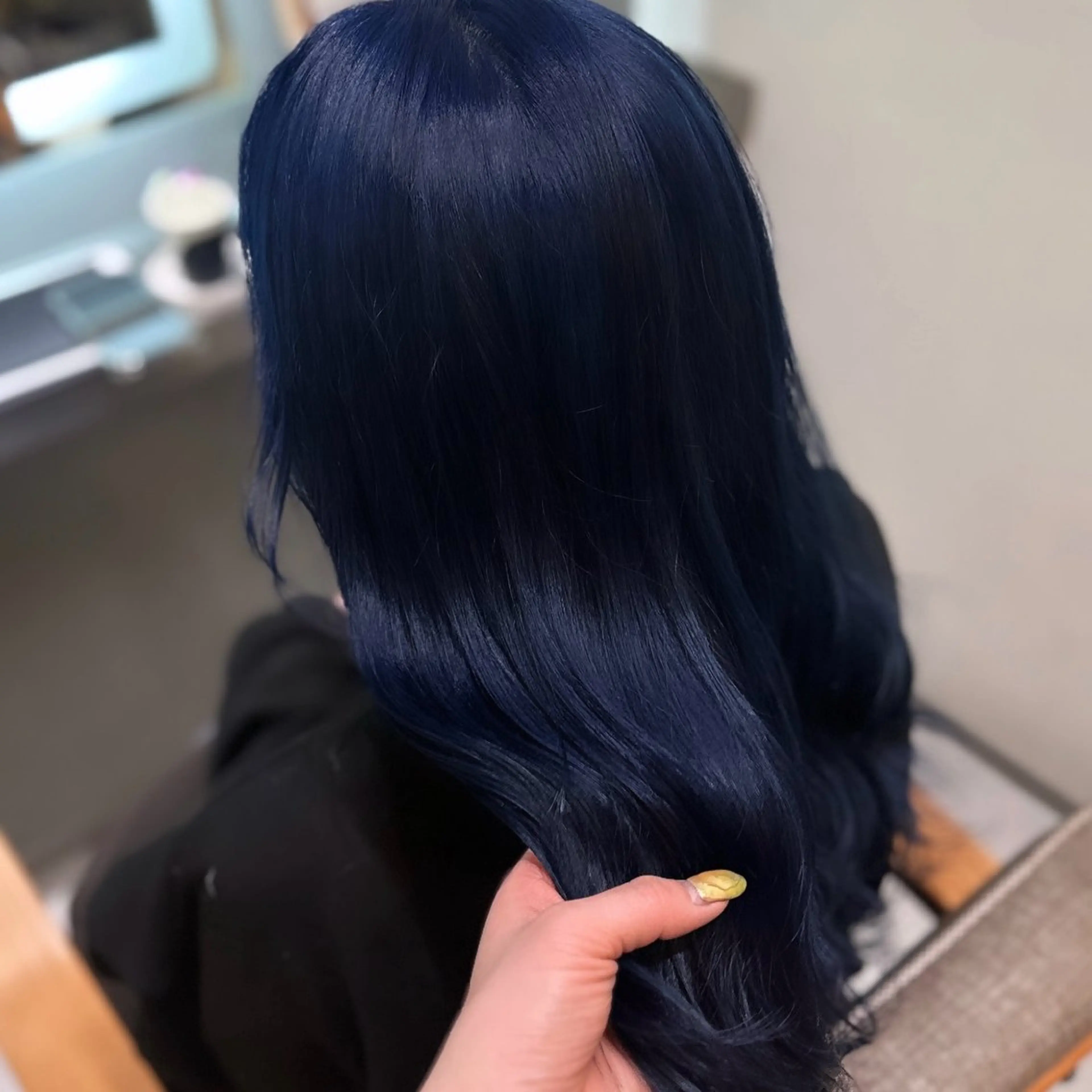 セミロング カラー ヘアアレンジ ブリーチ ネイビーカラー ヘアカラー トリートメント 韓国風/レイヤー 🌷AYANA🌷のヘアスタイル