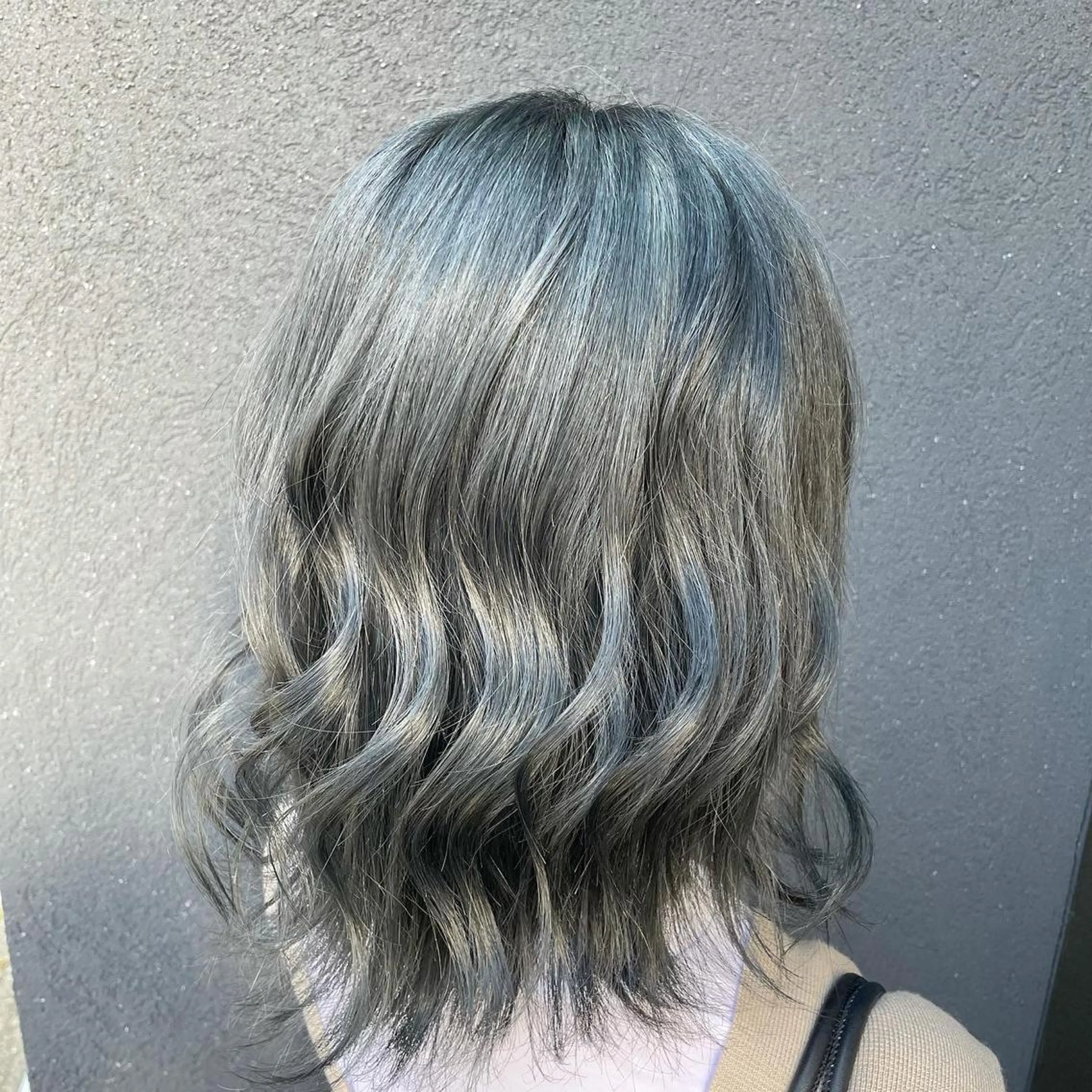ミディアム カラー パーマ ヘアアレンジ メンズ メンズブリーチ ブリーチ シルバー ヘアカラー トリートメント ヘッドスパ Hair make frei所属・メンズ専門美容師 堀井隼のヘアスタイル