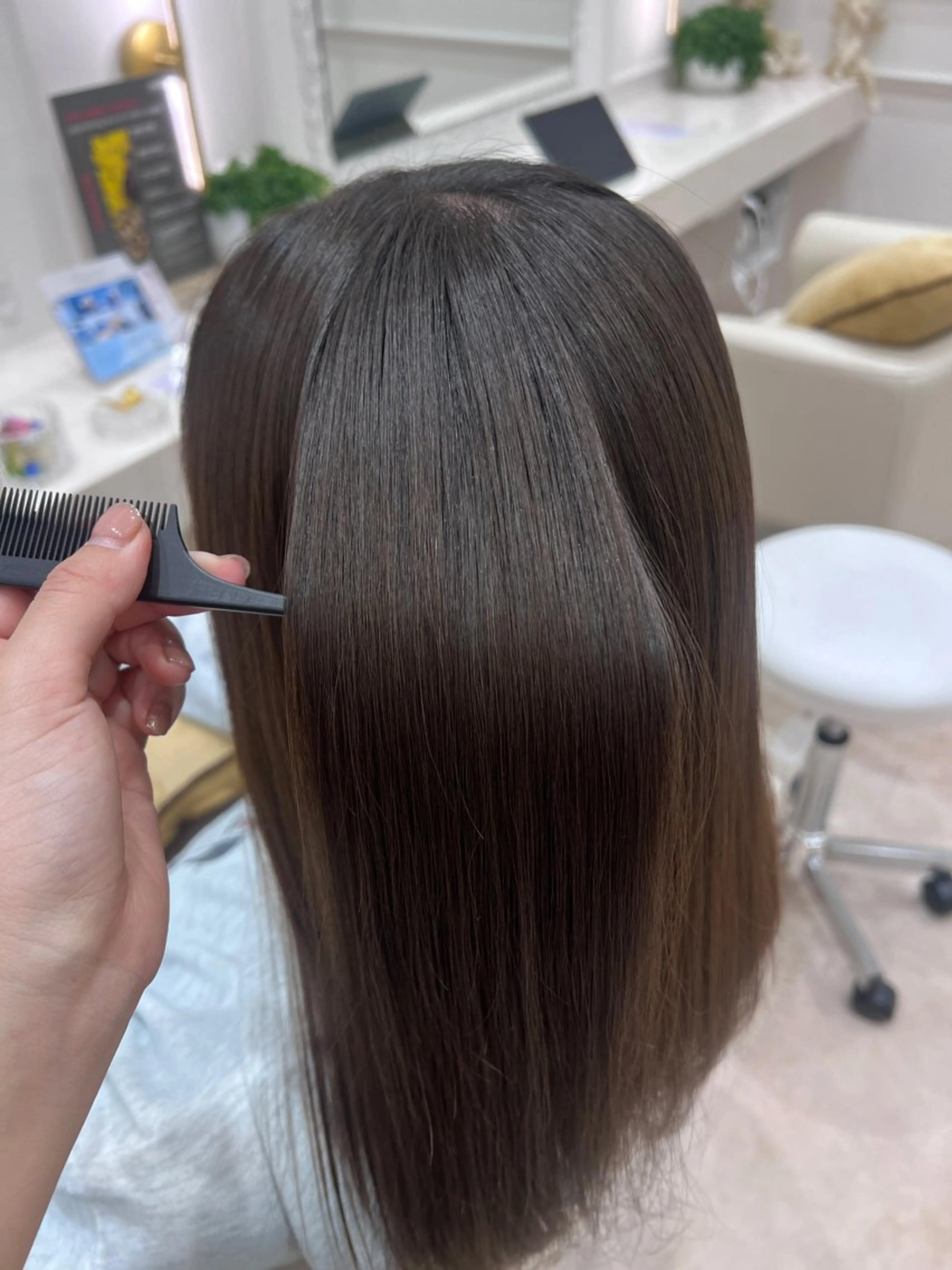 セミロング 縮毛矯正 FEERIE 晴海店 荒木優菜のヘアスタイル