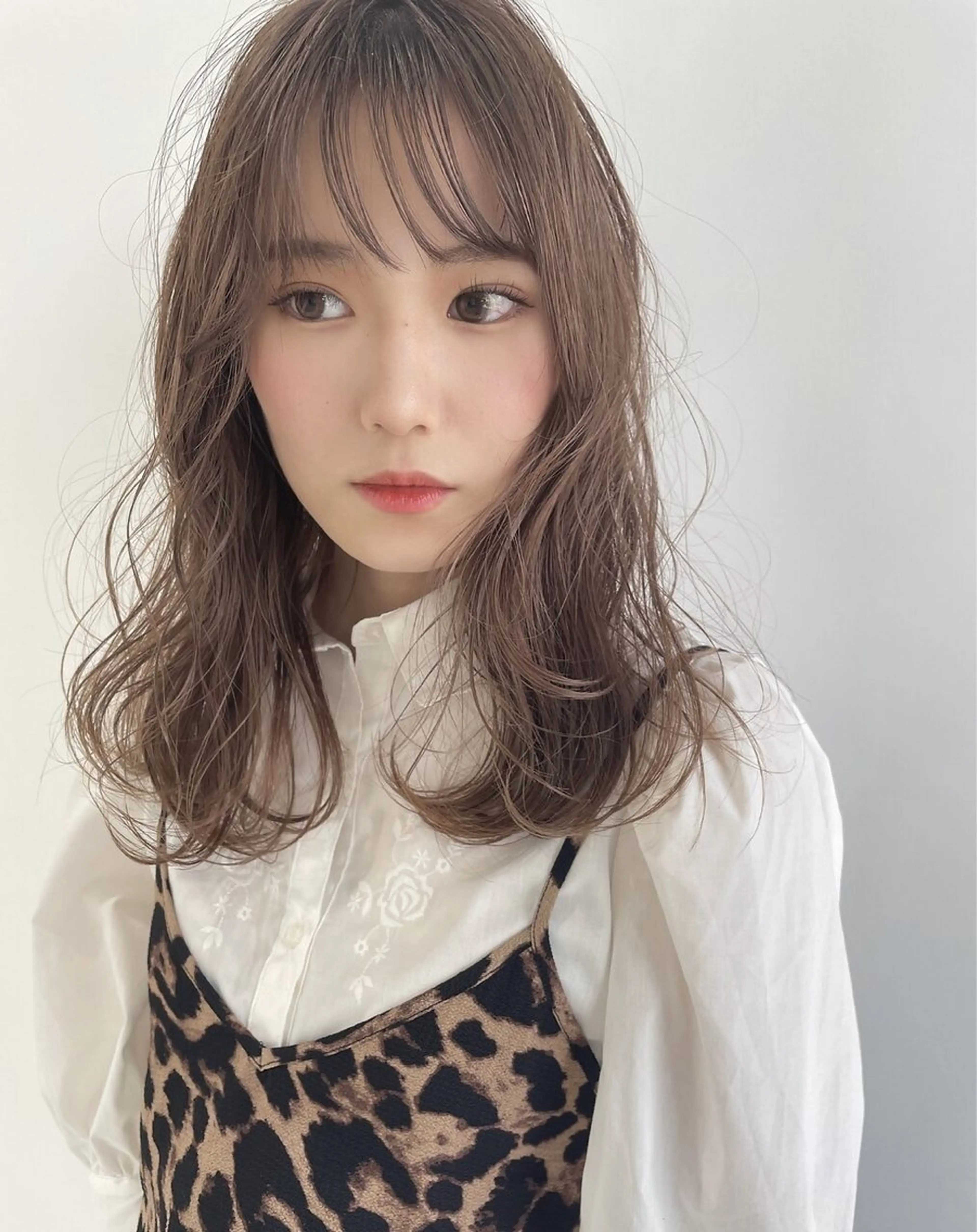 セミロング ボブ 髪質改善 韓国風ヘア レイヤーカット 縮毛矯正 suii..hair designブリーチのヘアスタイル