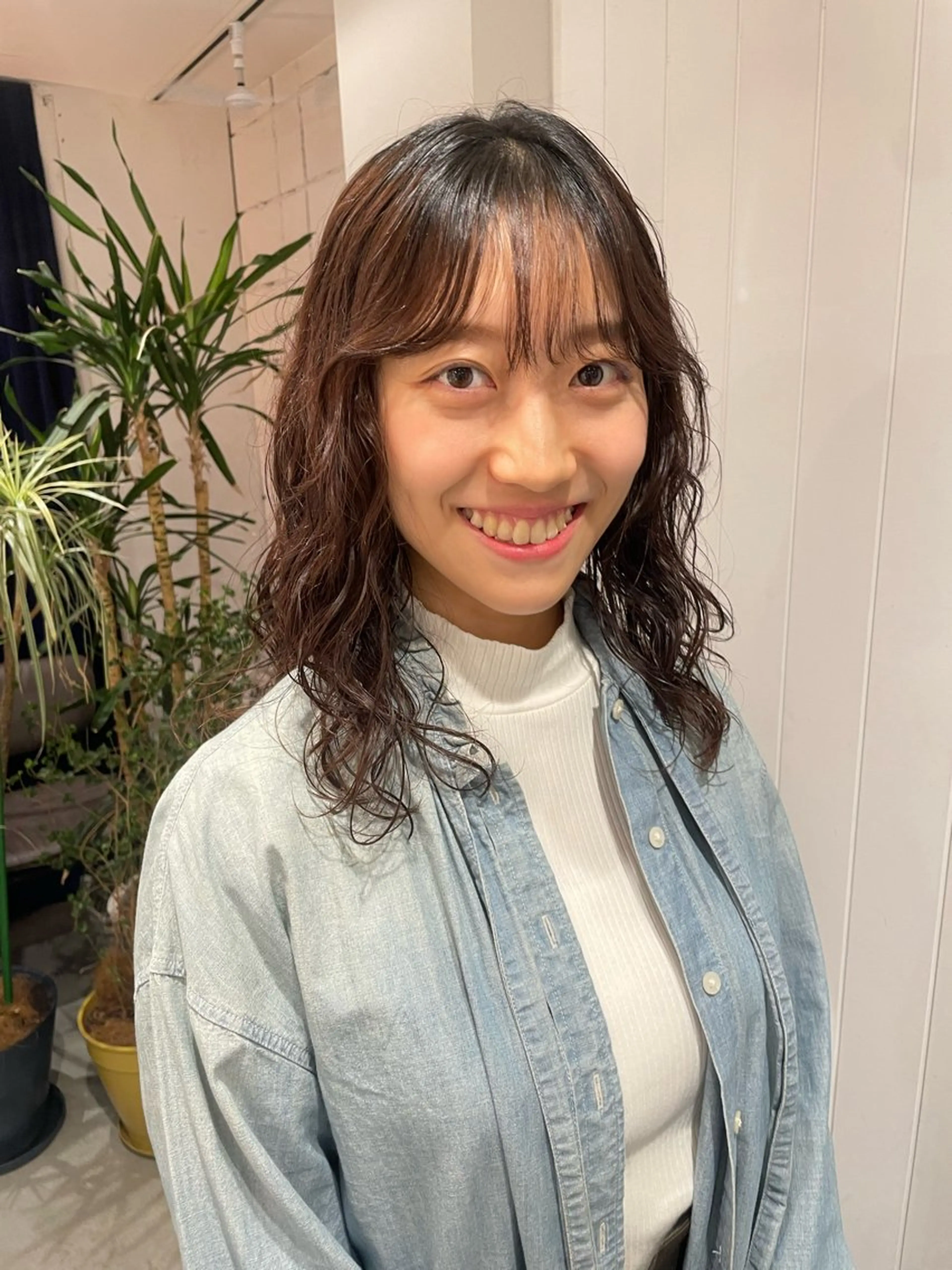 セミロング パーマ セミロングパーマ くびれヘア レイヤーカット ローレイヤー 石川 優奈のヘアスタイル