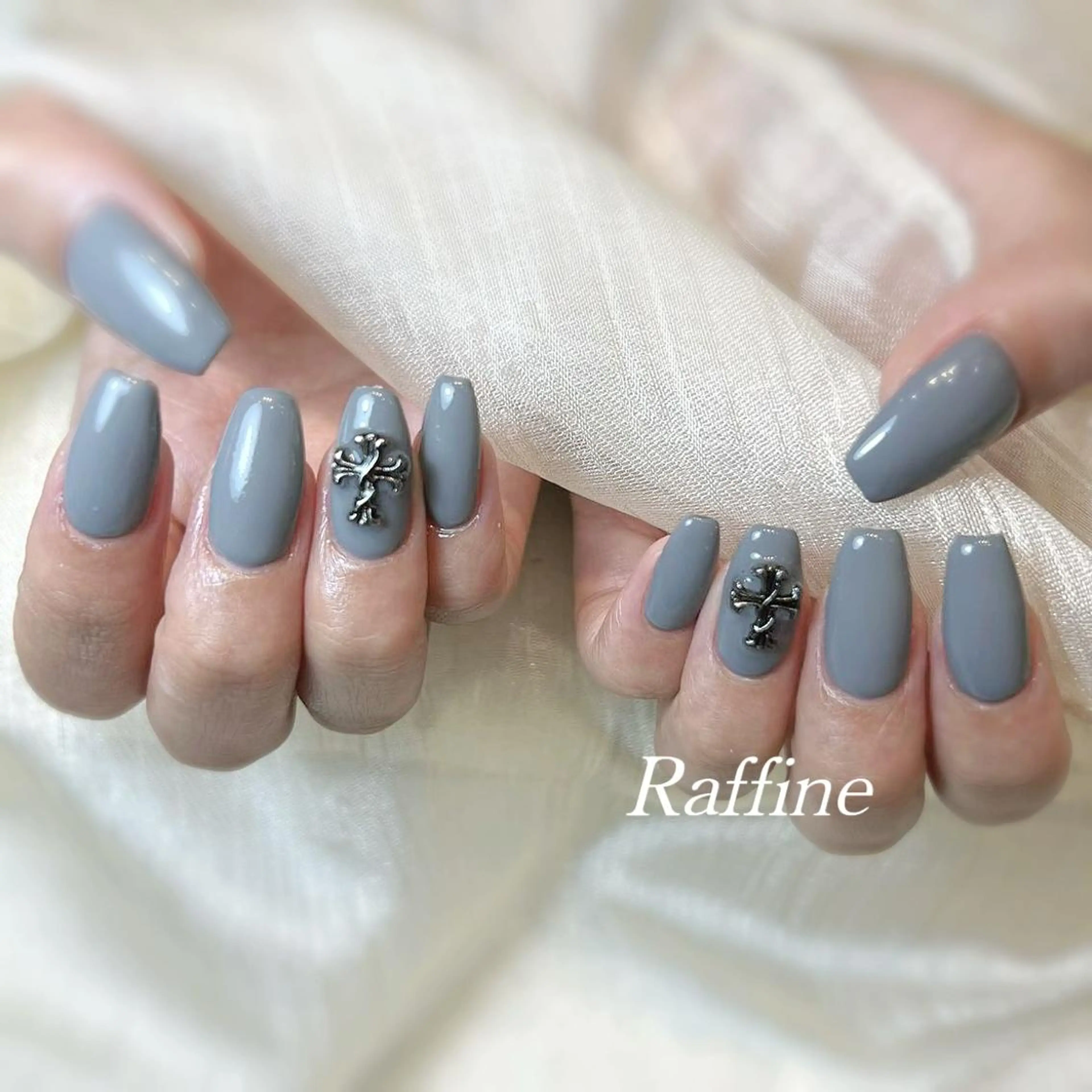 ネイル ハンドネイル RAFFINE 月🦋🩵のネイルデザイン