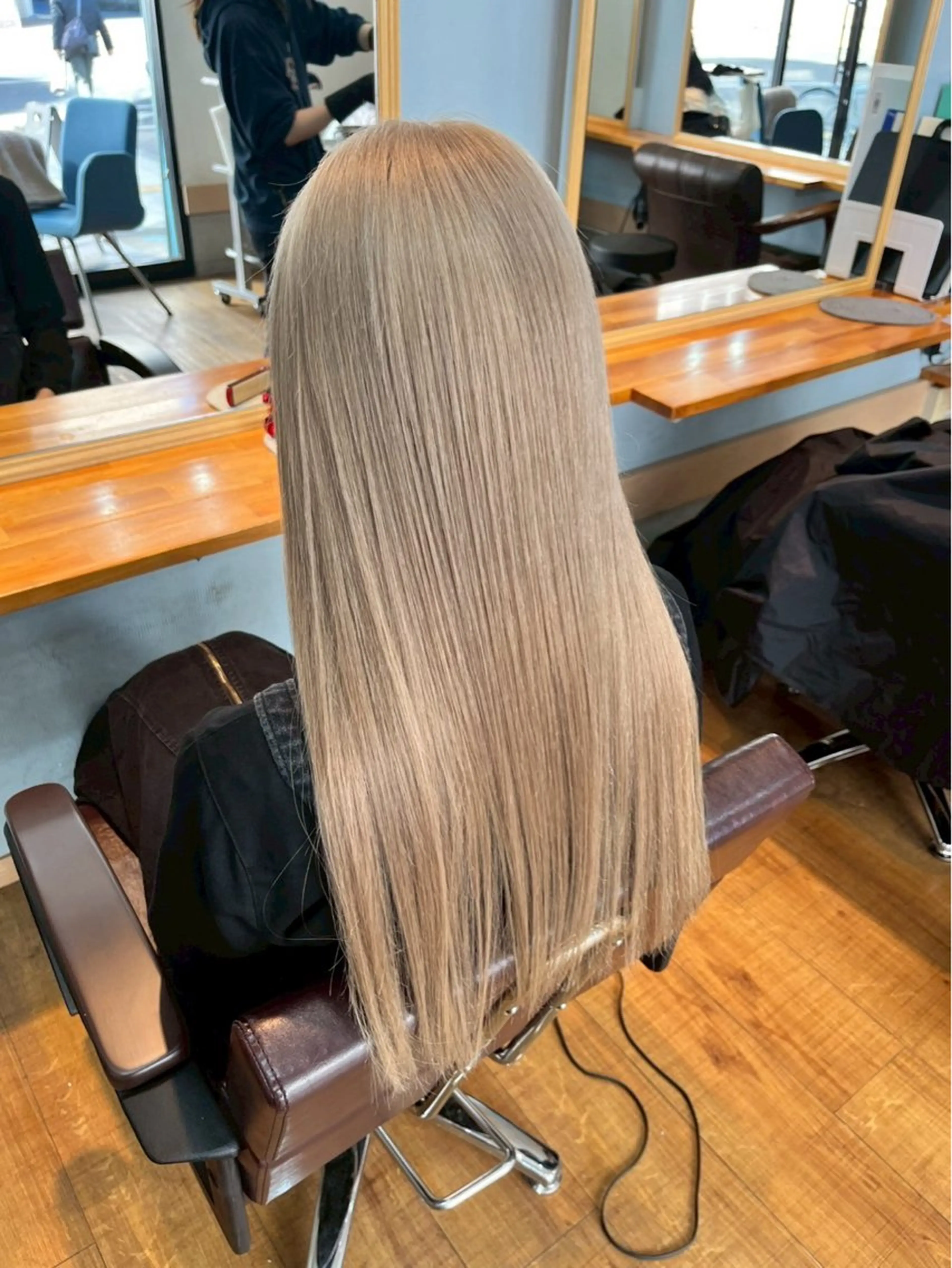 ロング ヘアカラー 髪質改善 UN BLEACHのヘアスタイル