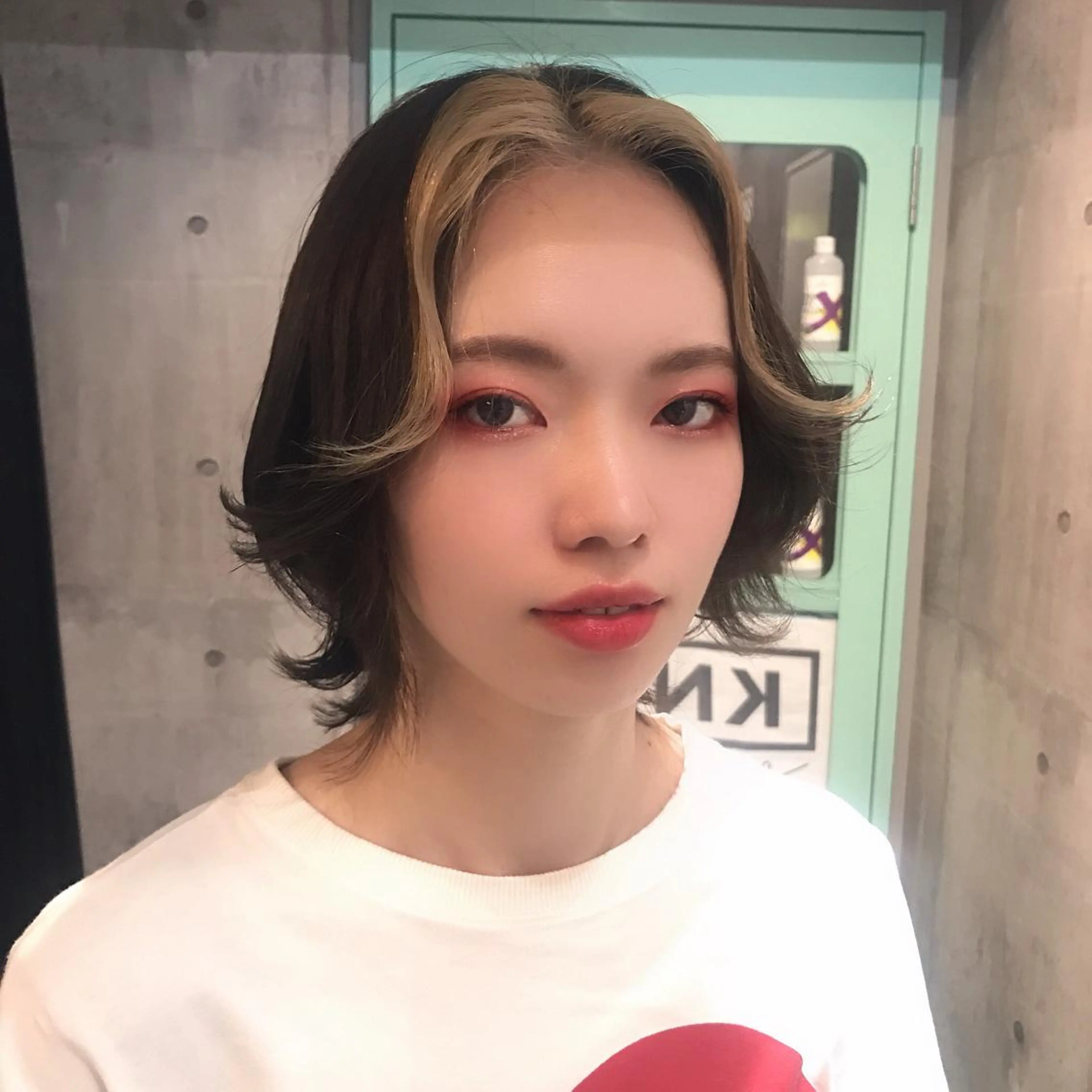 ミディアム カラー ミストバング  フェイスフレーミング ウルフカット ヘアカラー ホワイト&レイヤーカ ットエクステ長畠俊輔のヘアスタイル