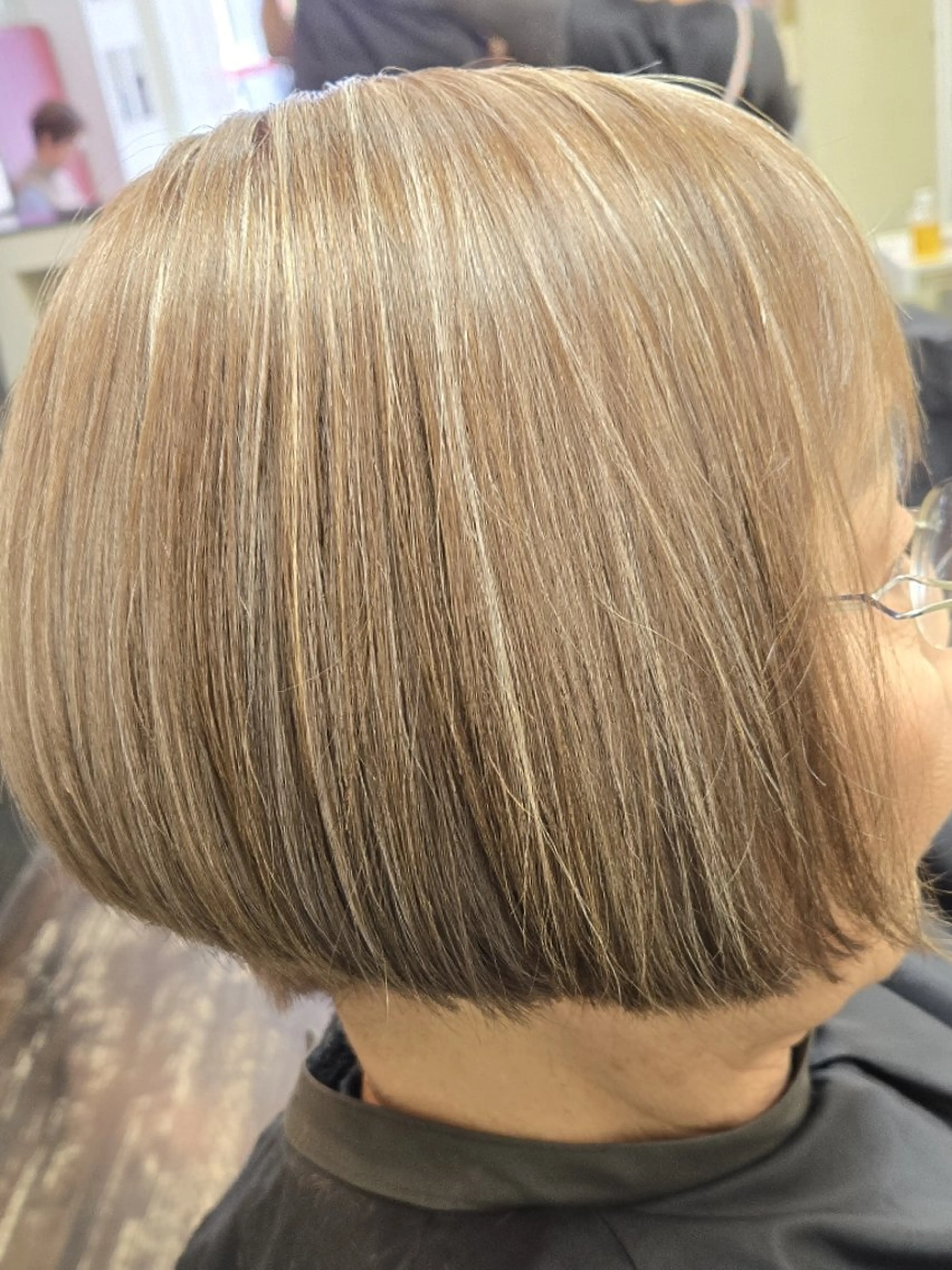 ショート カラー ハイライトカラー ボブ ハイライト カット ヘアカラー 遠藤 史秋のヘアスタイル