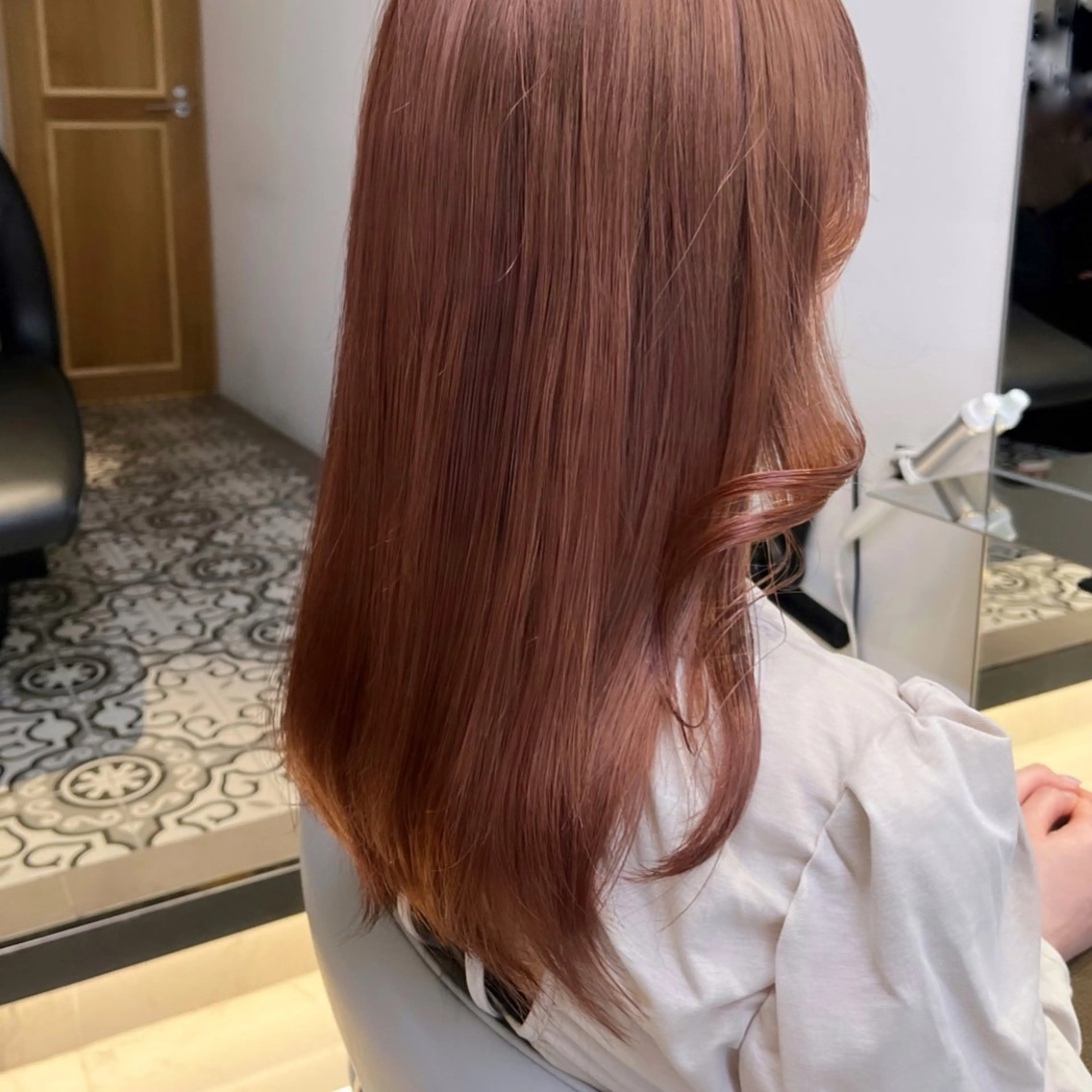 ミディアム カラー ベージュカラー ブリーチ ブラウンカラー ブリーチなしカラー ピンクカラー ヘアカラー トリートメント ヘッドスパ ヘアセット カジュアルを女っぽく 𝗮𝘆𝗮𝗰𝗼のヘアスタイル