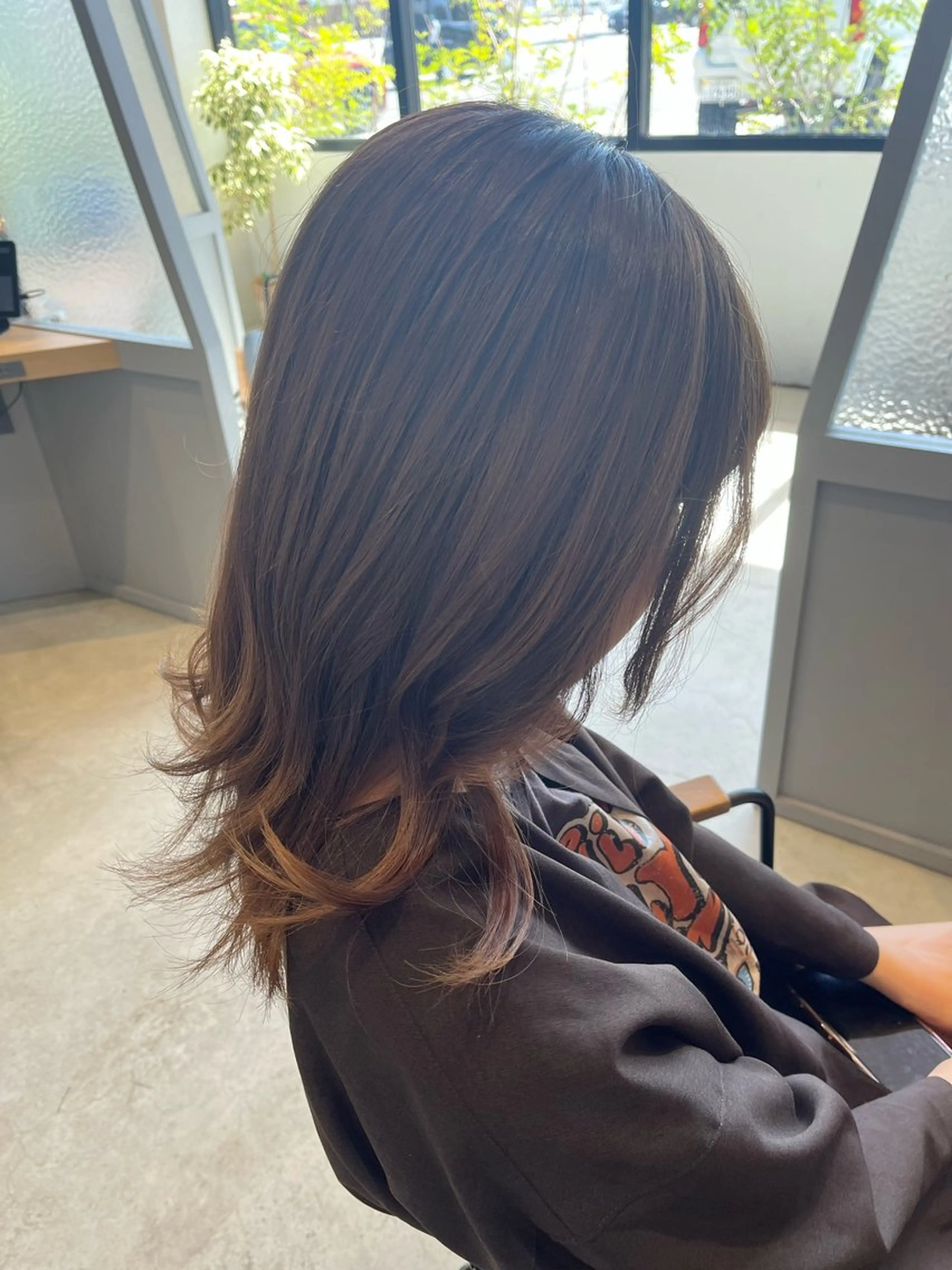 ミディアム 斉藤 果音のヘアスタイル