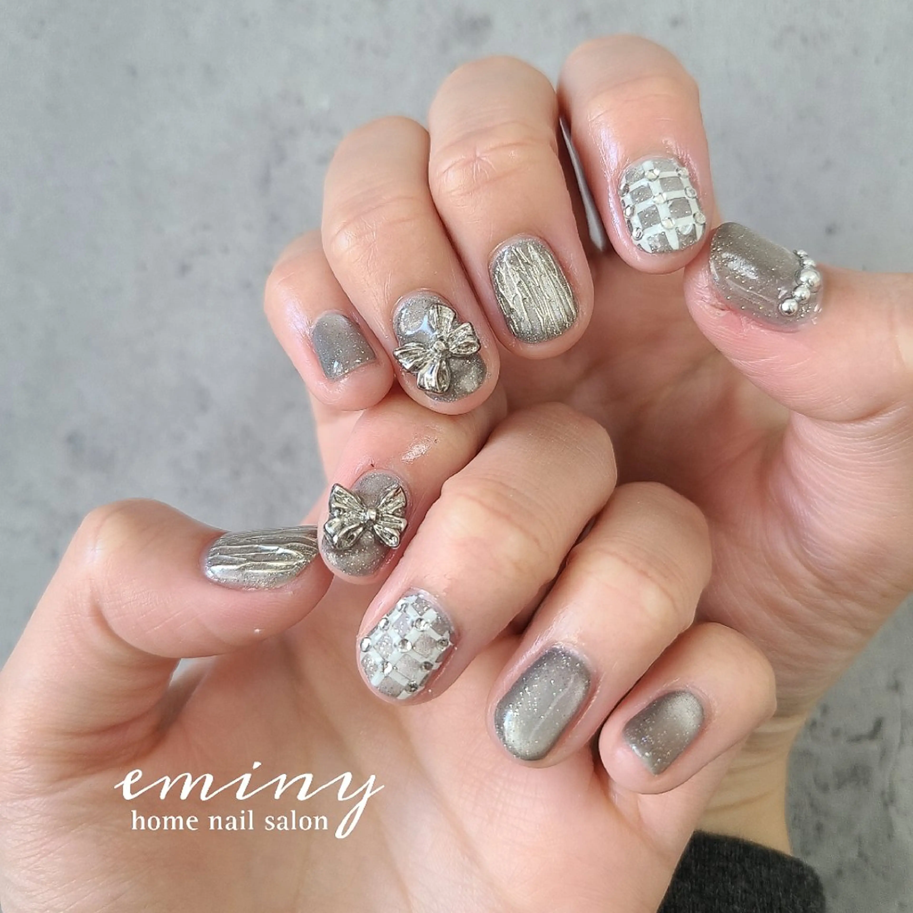 ネイル フラッシュネイル キラキラネイル 韓国ネイル マグネットネイル リボン ハンドネイル nail salon  eminyのネイルデザイン