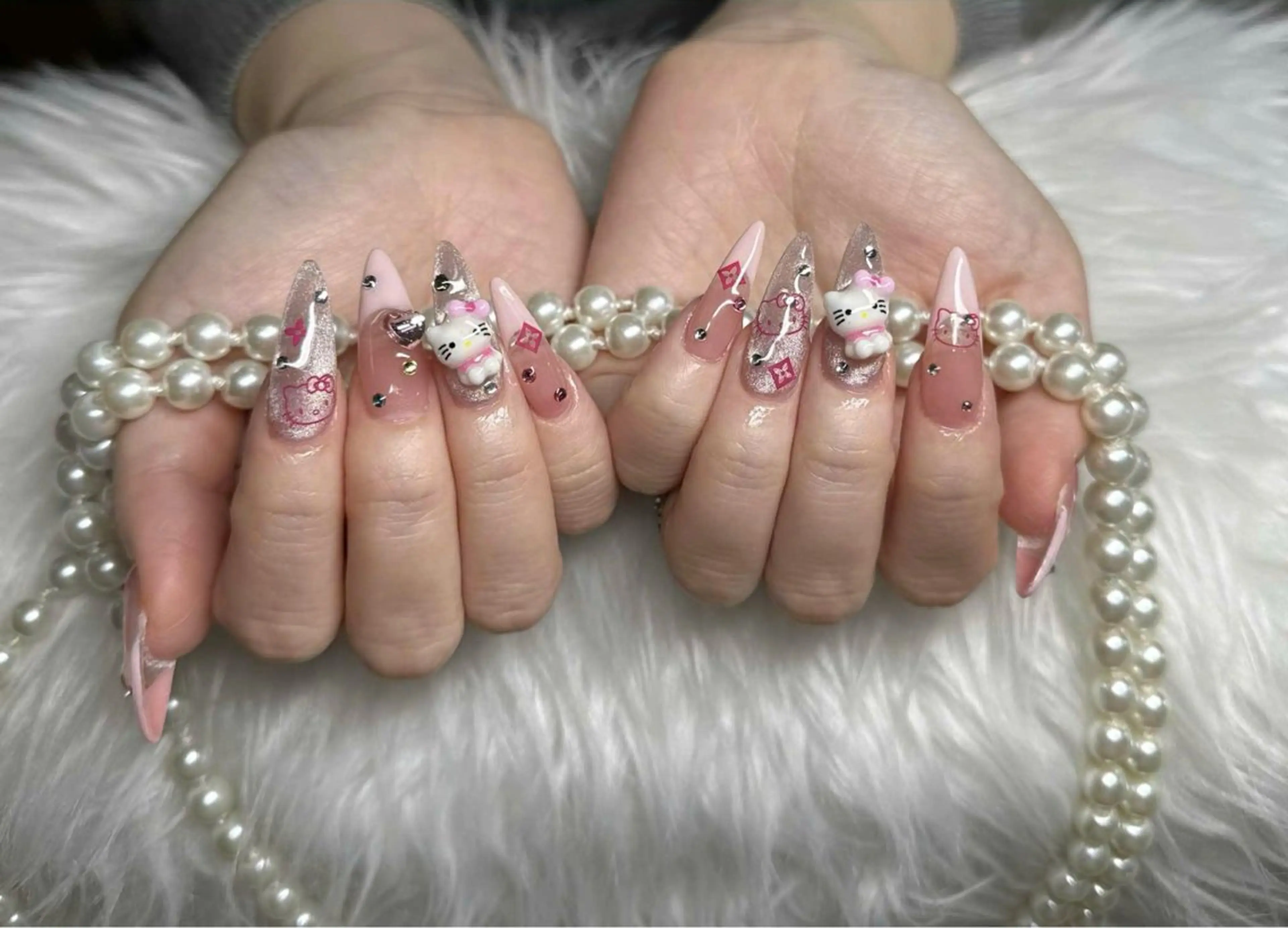 ネイル フレンチネイル ジェルネイル ガラスフレンチ ハロウィン ハート ハンドネイル H.baby Nail Salonのネイルデザイン