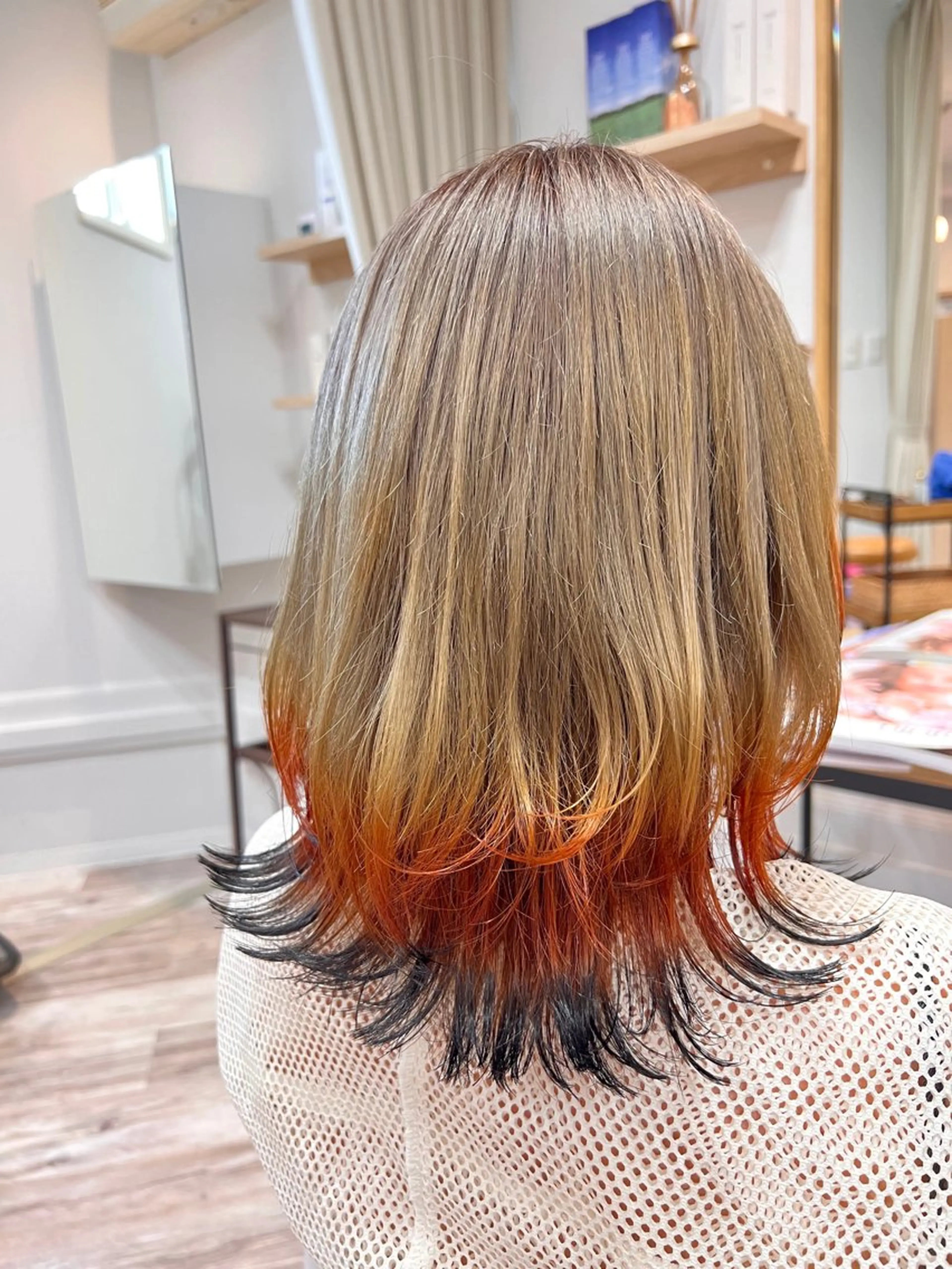 ミディアム カラー 狐カラー 渡部 未歩のヘアスタイル