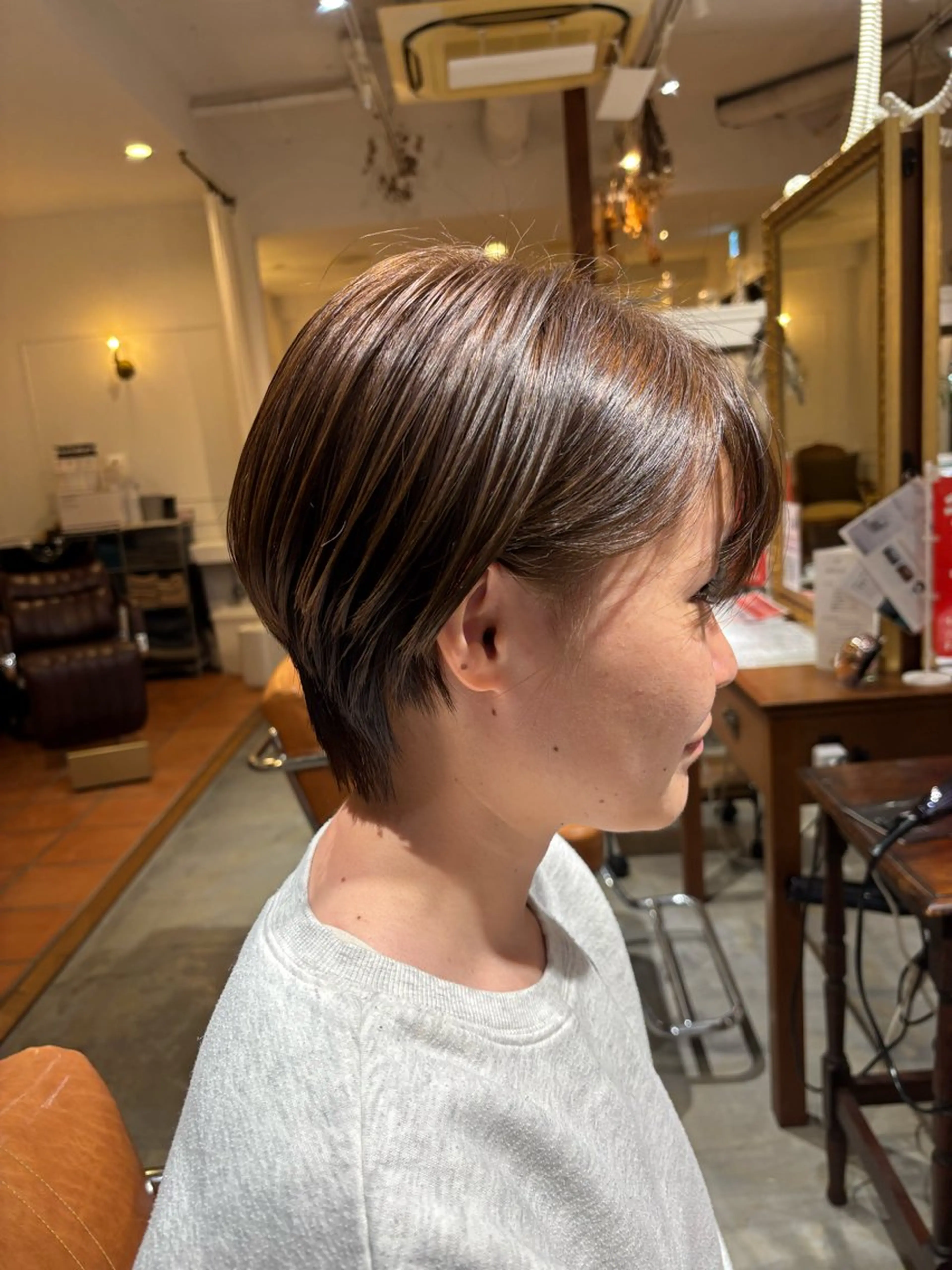 ショート カラー ベージュカラー オリーブベージュ トリコヘアサロン 新井千智のヘアスタイル