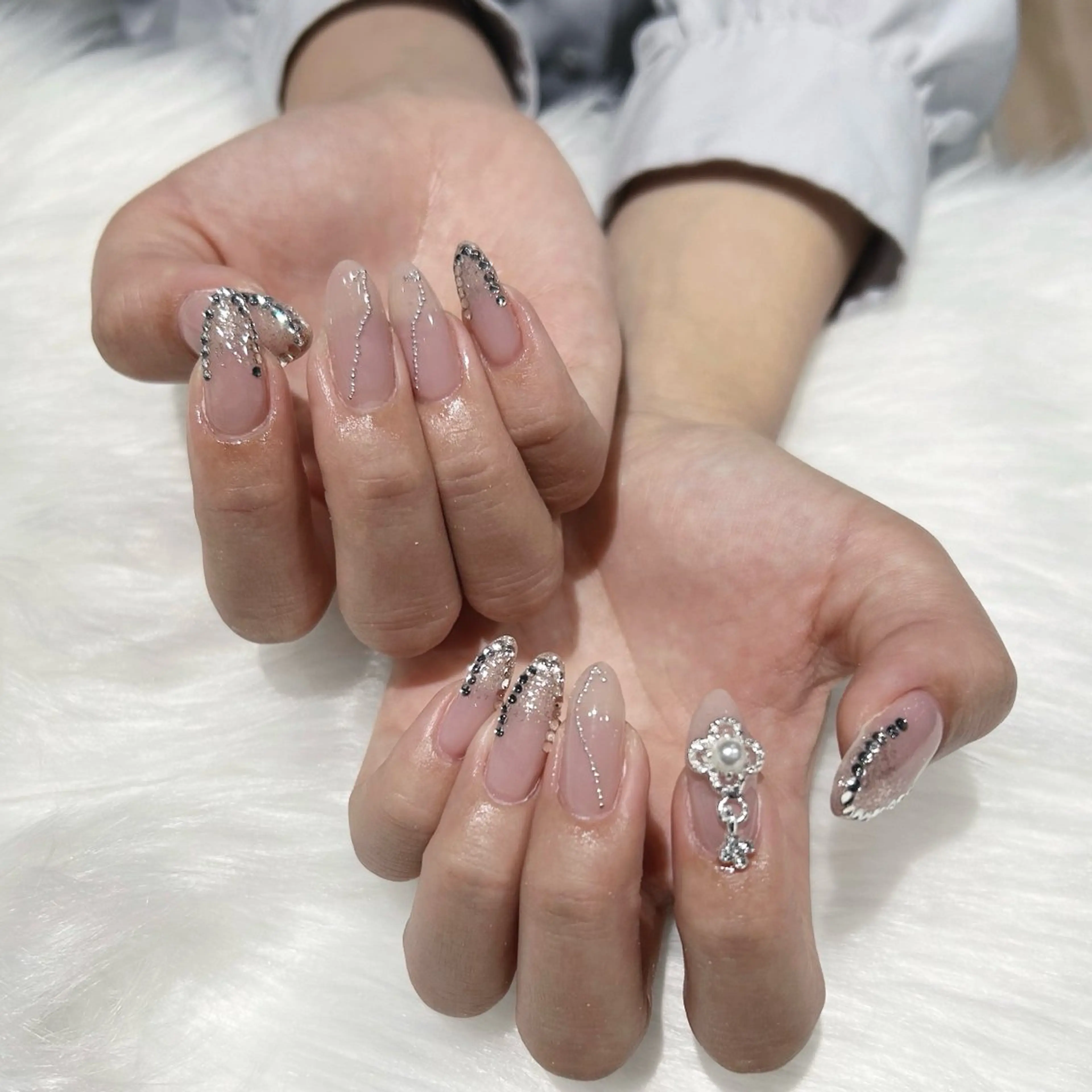 ネイル グラデーション キラキラネイル ラメ(グリッター) ラメグラデーション ワンホンネイル ハンドネイル Keli Nailのネイルデザイン