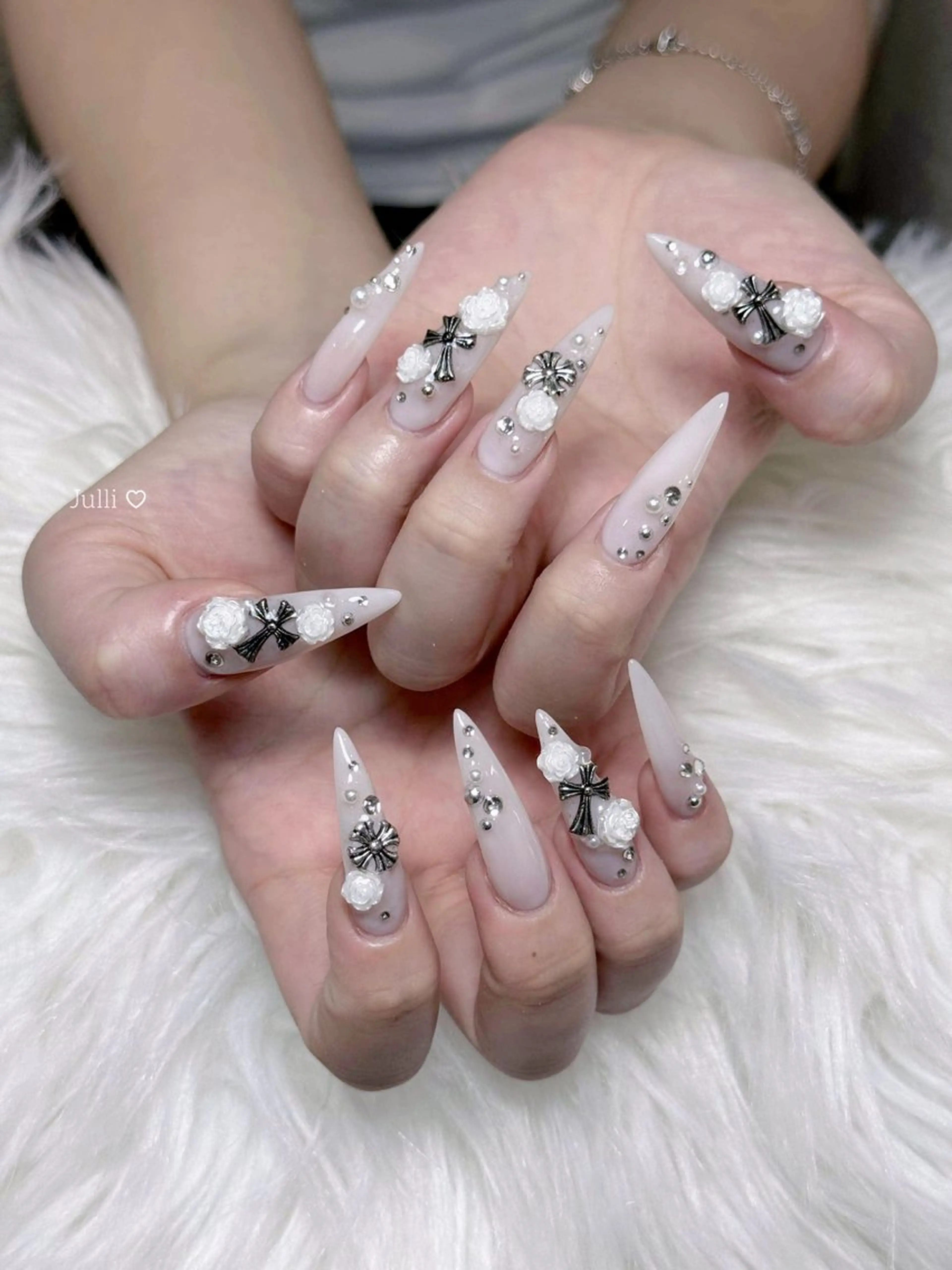 ネイル フレンチネイル ジェルネイル キラキラネイル 韓国ネイル マグネットネイル Julli nail studio所属・Julli NailStudioのネイルデザイン