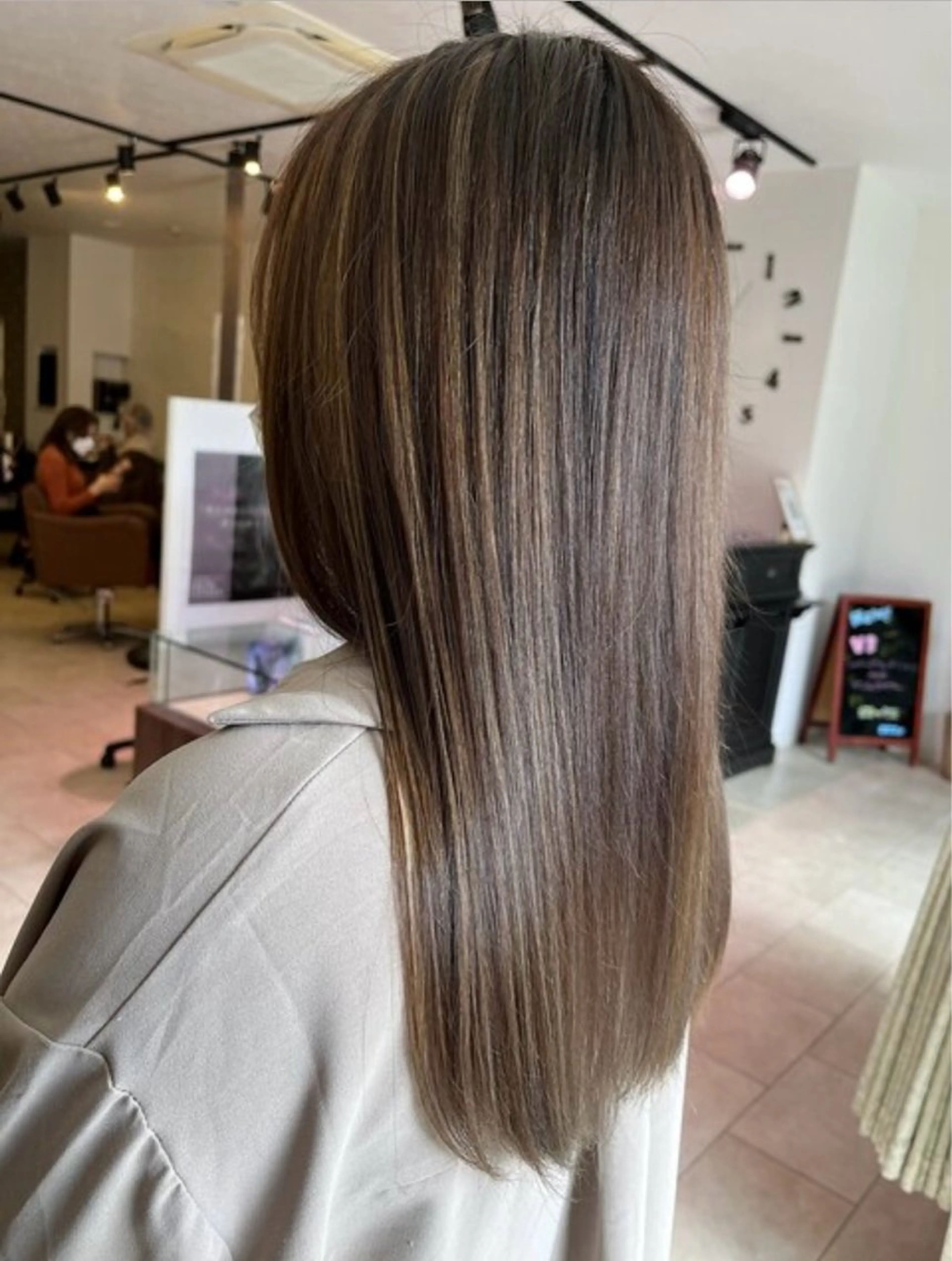 ロング カラー 泉川 みかのヘアスタイル