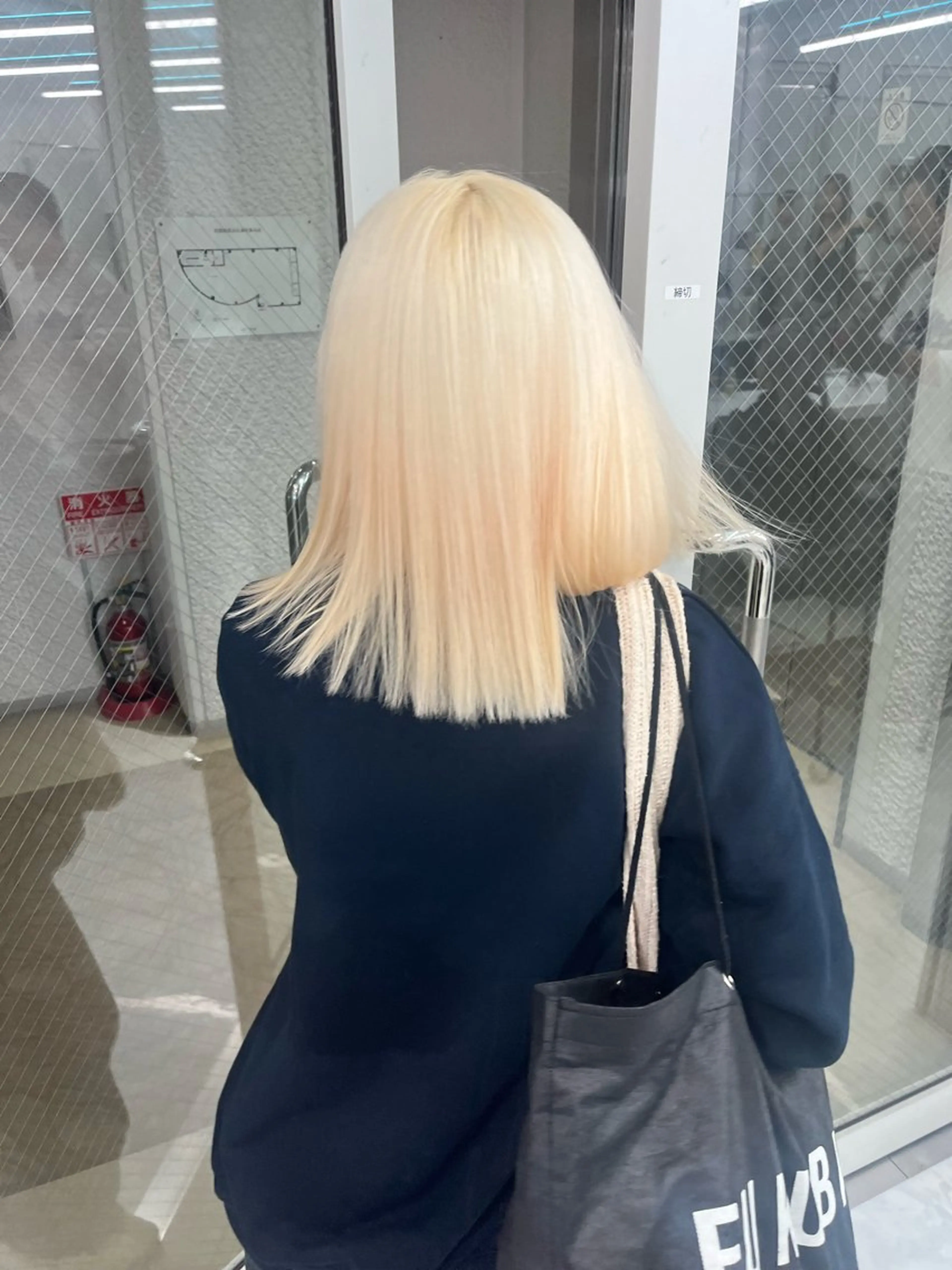 カラー ユイ☆ハイトーン ☆ブリーチデザインのヘアスタイル