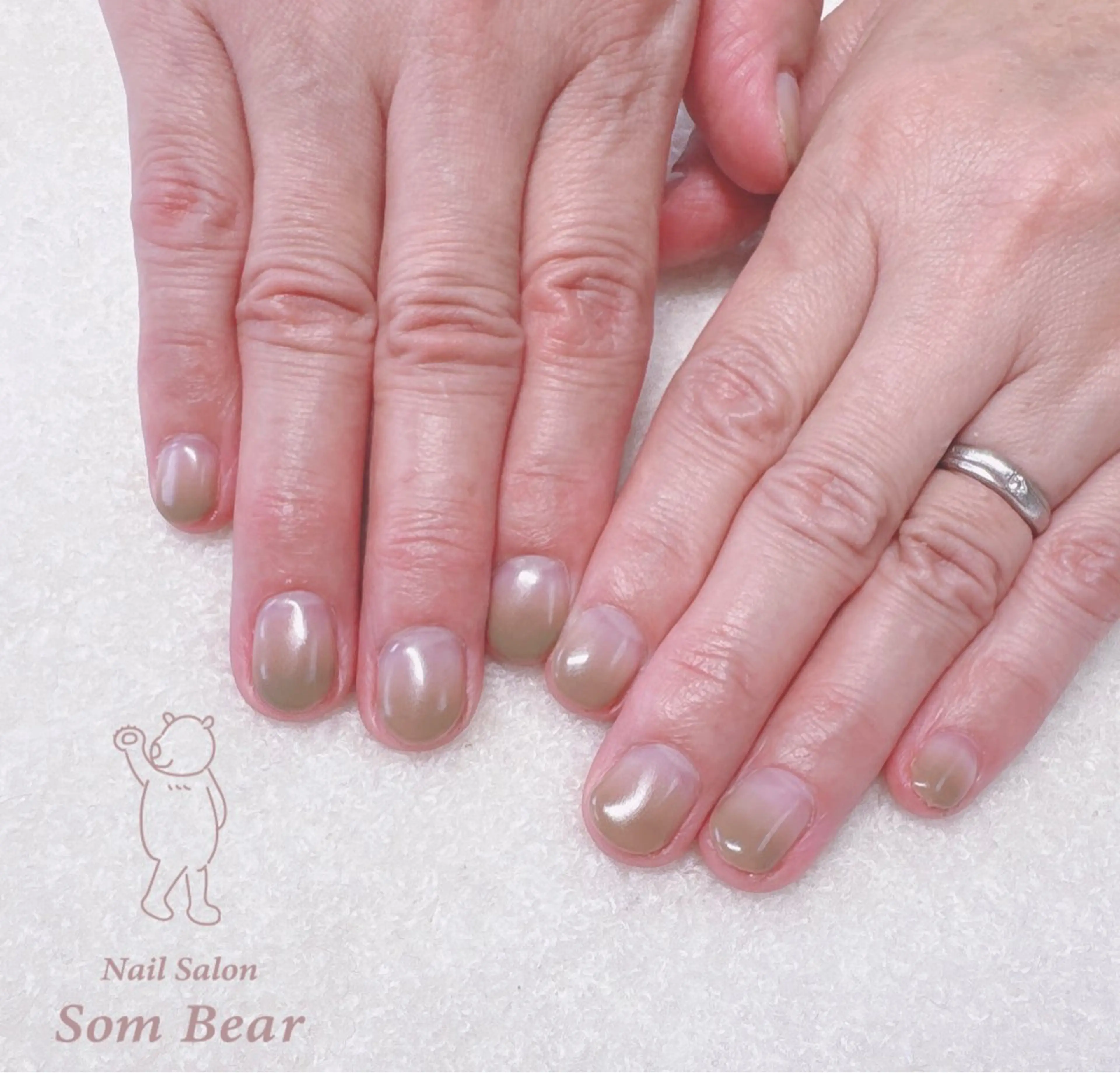 ネイル ジェルネイル ミラーネイル ワンカラーネイル シンプルネイル ハンドネイル Som Bear所属・nail salon Som Bear🧸のネイルデザイン