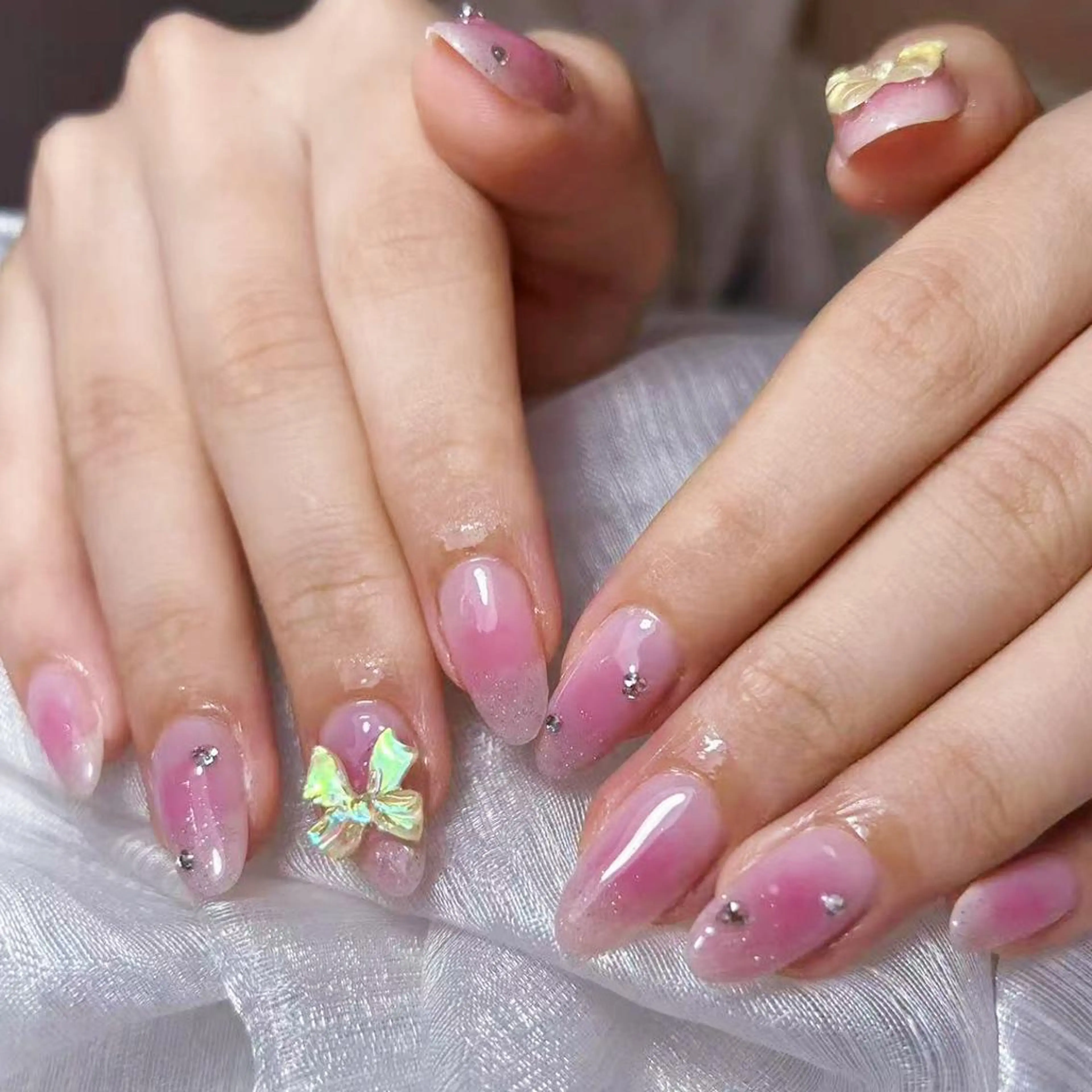 ネイル アートネイル オーロラネイル ガーリー キラキラネイル マグネットネイル ハンドネイル YOYO 💅のネイルデザイン