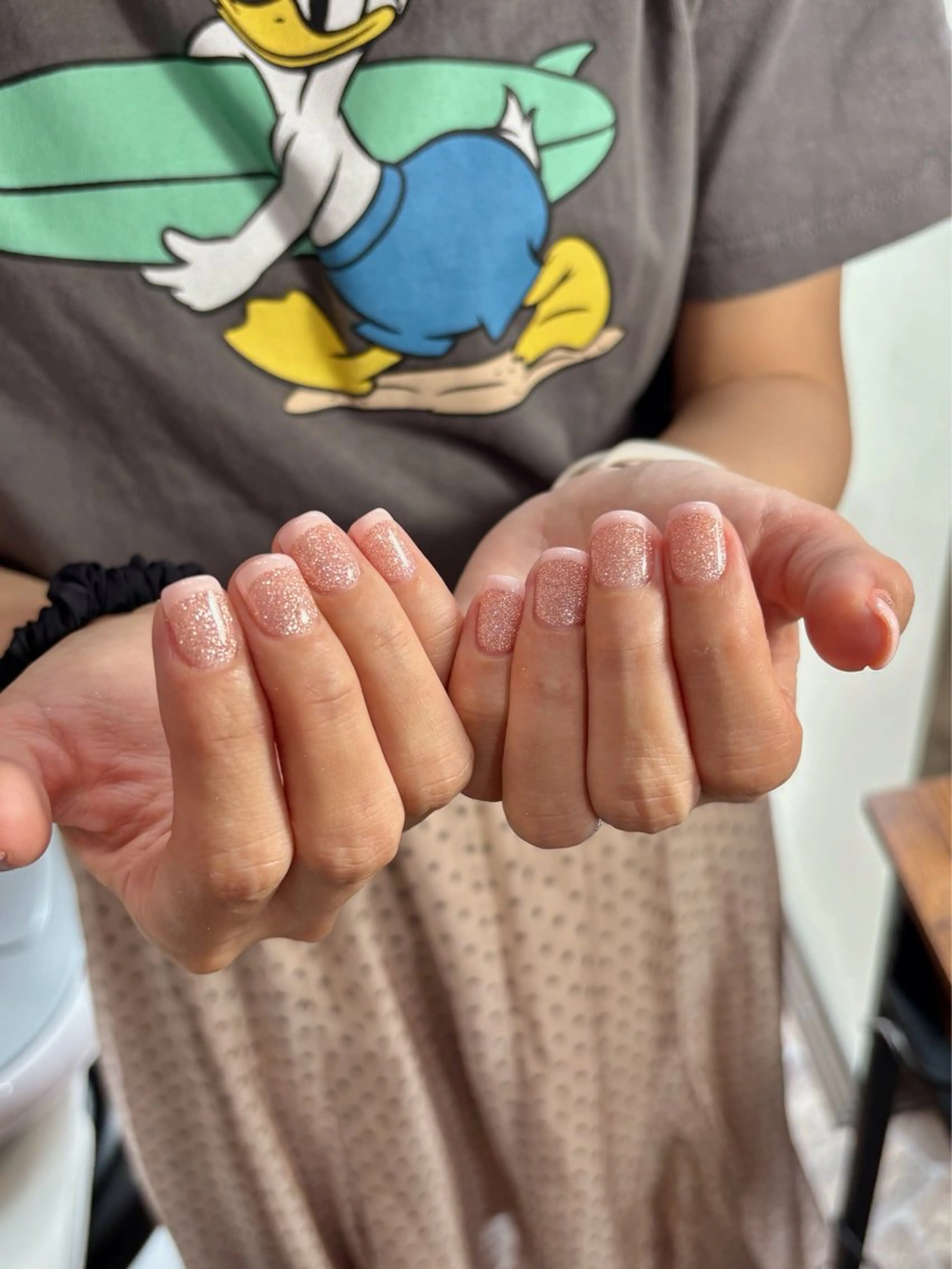 ネイル フラッシュネイル フレンチネイル ラメ(グリッター) オフィスネイル ピンク HOHOKO NAIL所属・H HOHOKOのネイルデザイン