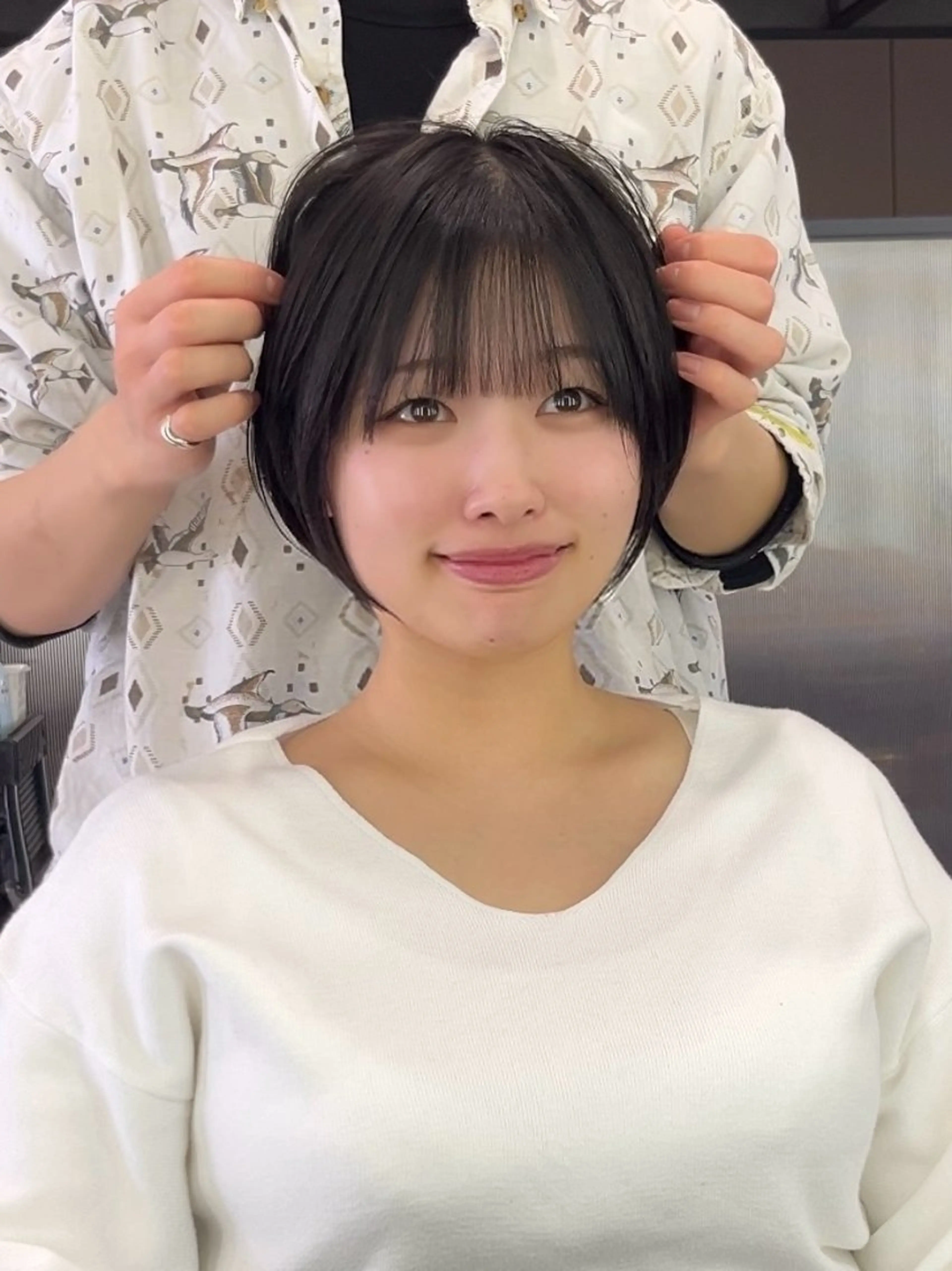 ショート カラー グレージュ くびれヘア 顔まわりレイヤー 韓国風ヘア レイヤーカット カット ヘアカラー i.Ehime所属・i.Ehime💫 齋藤  あつきのヘアスタイル