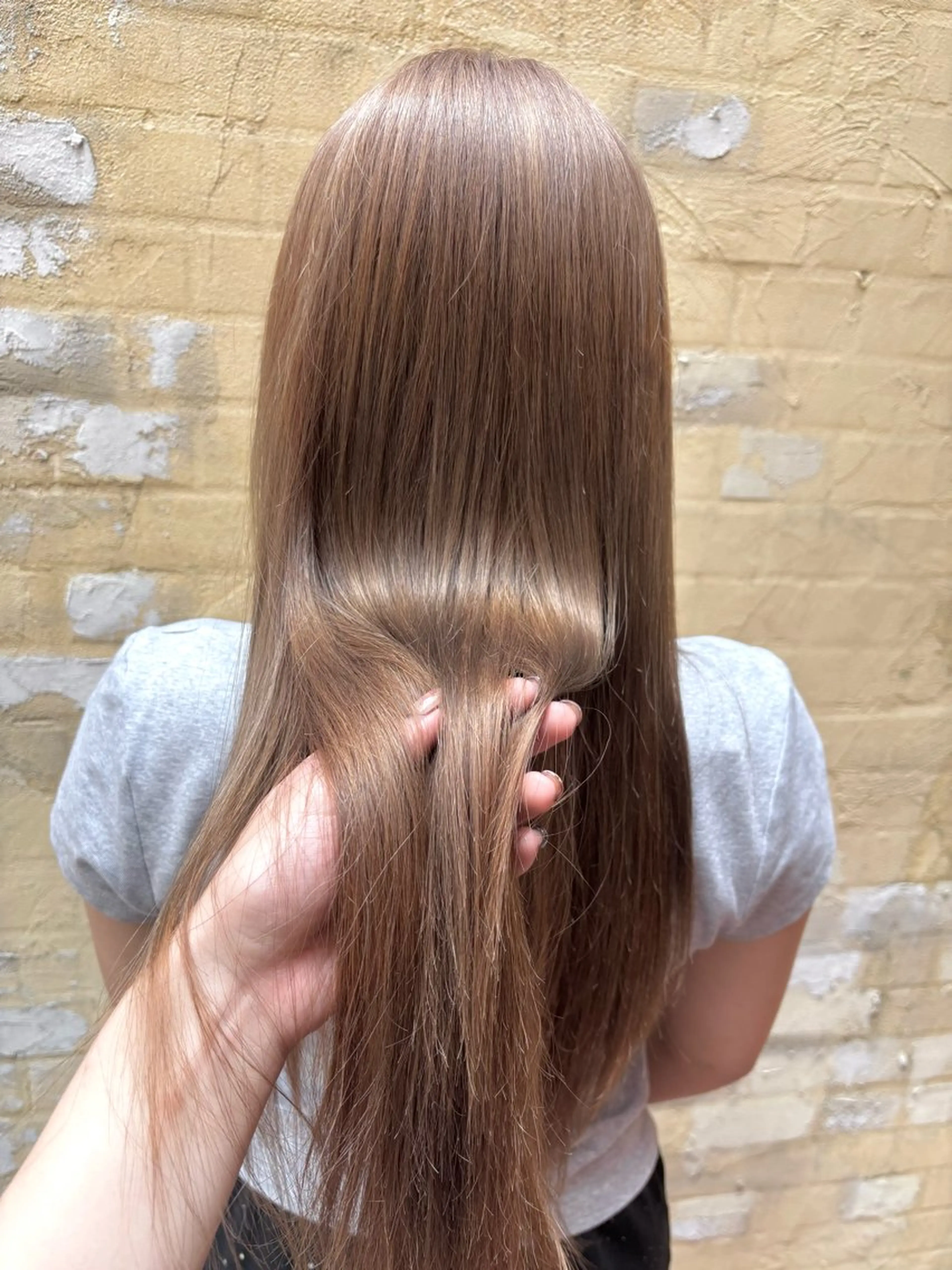 ロング カラー ベージュカラー ミルクティーベージュ シンドウ チサの眉毛・アイブロウイメージ