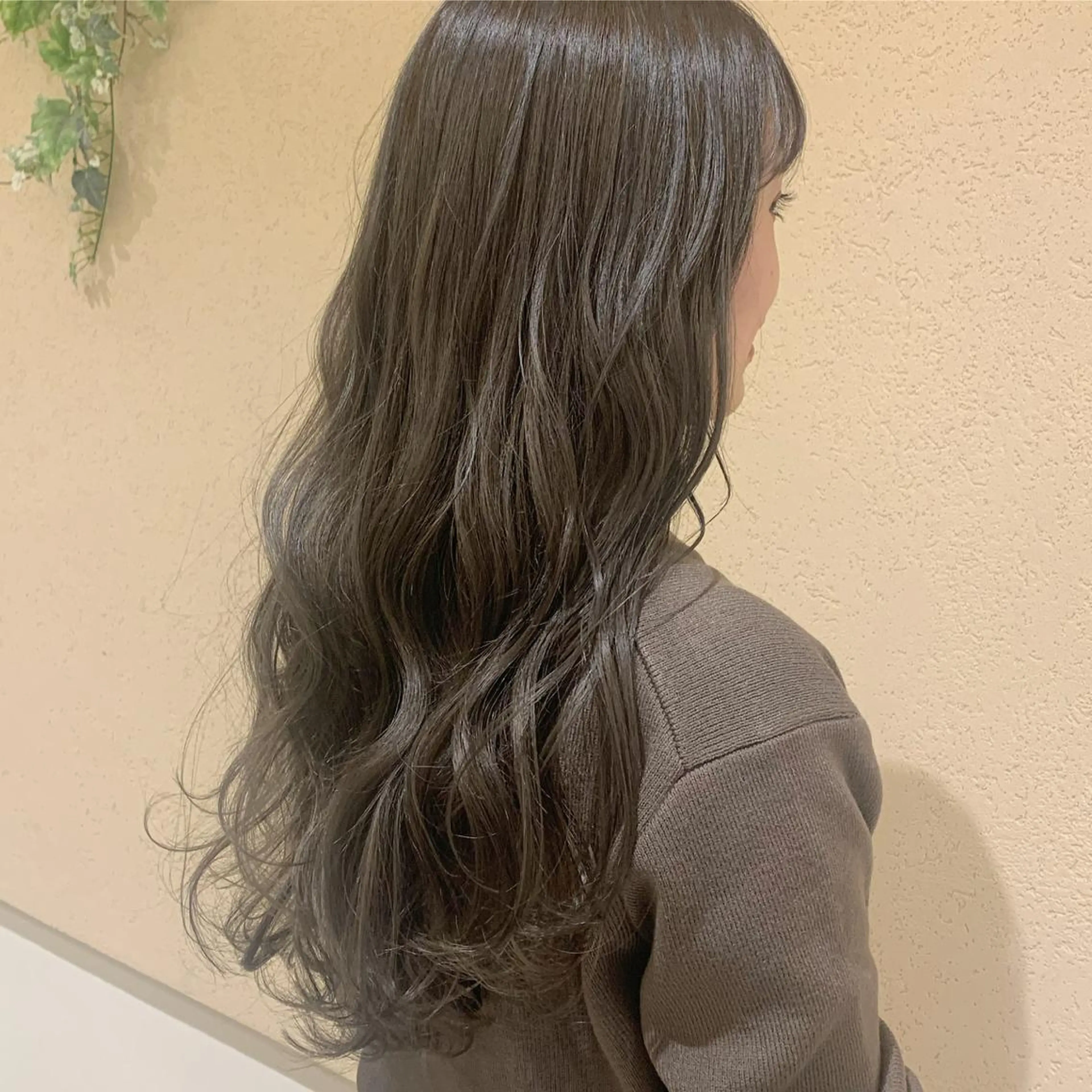 ロング カラー ダークグレー ダークグレージュ グレージュ ヘアカラー トリートメント GO TODAY SHAiRE SALON所属・𝒢𝒾𝓇𝓁𝓎 ⑅　𝓎𝓊𝓀𝒶のヘアスタイル