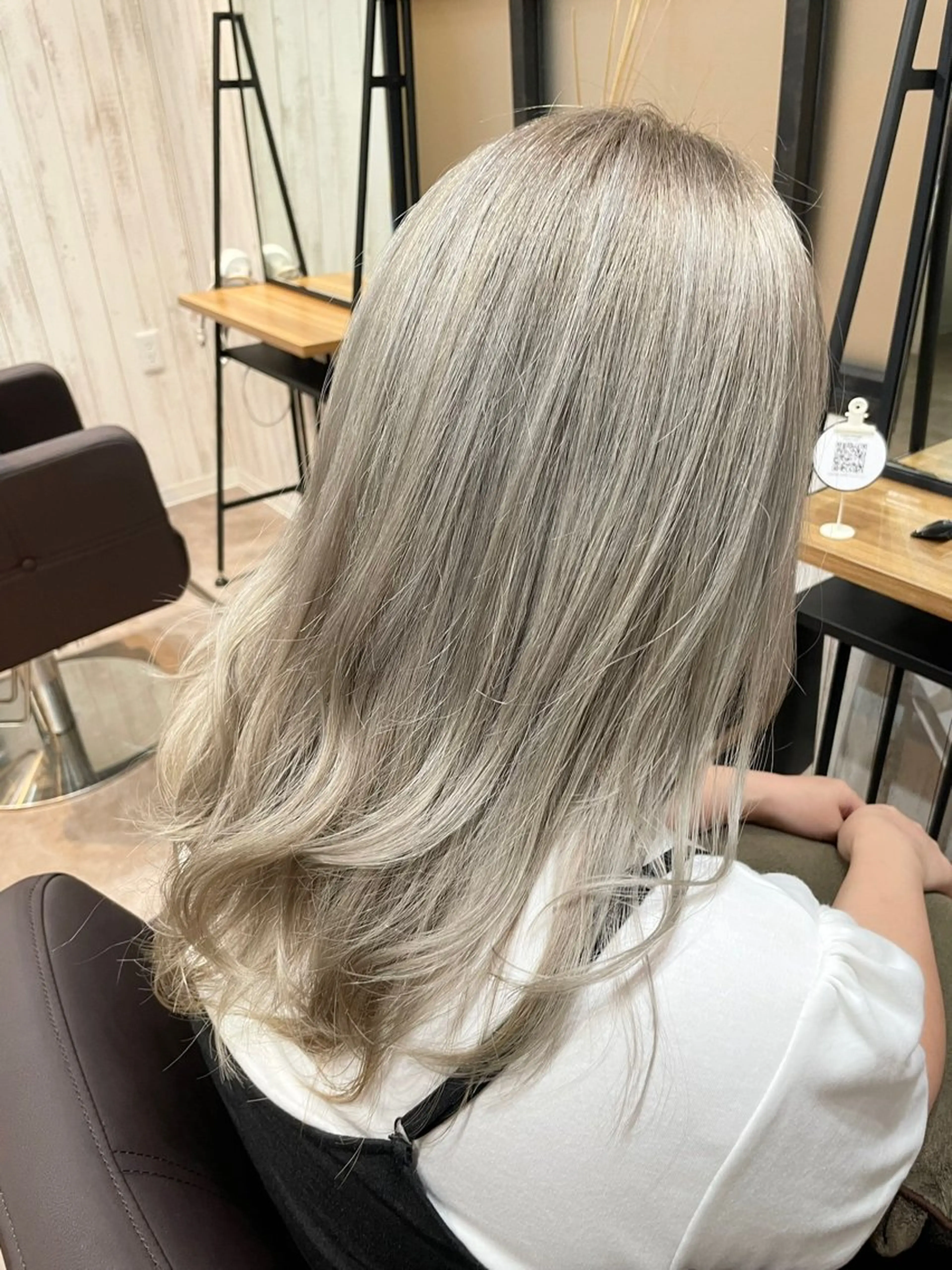 カラー ヘアカラー ハイトーン✨酸性スト レート✨高田めぐみのヘアスタイル