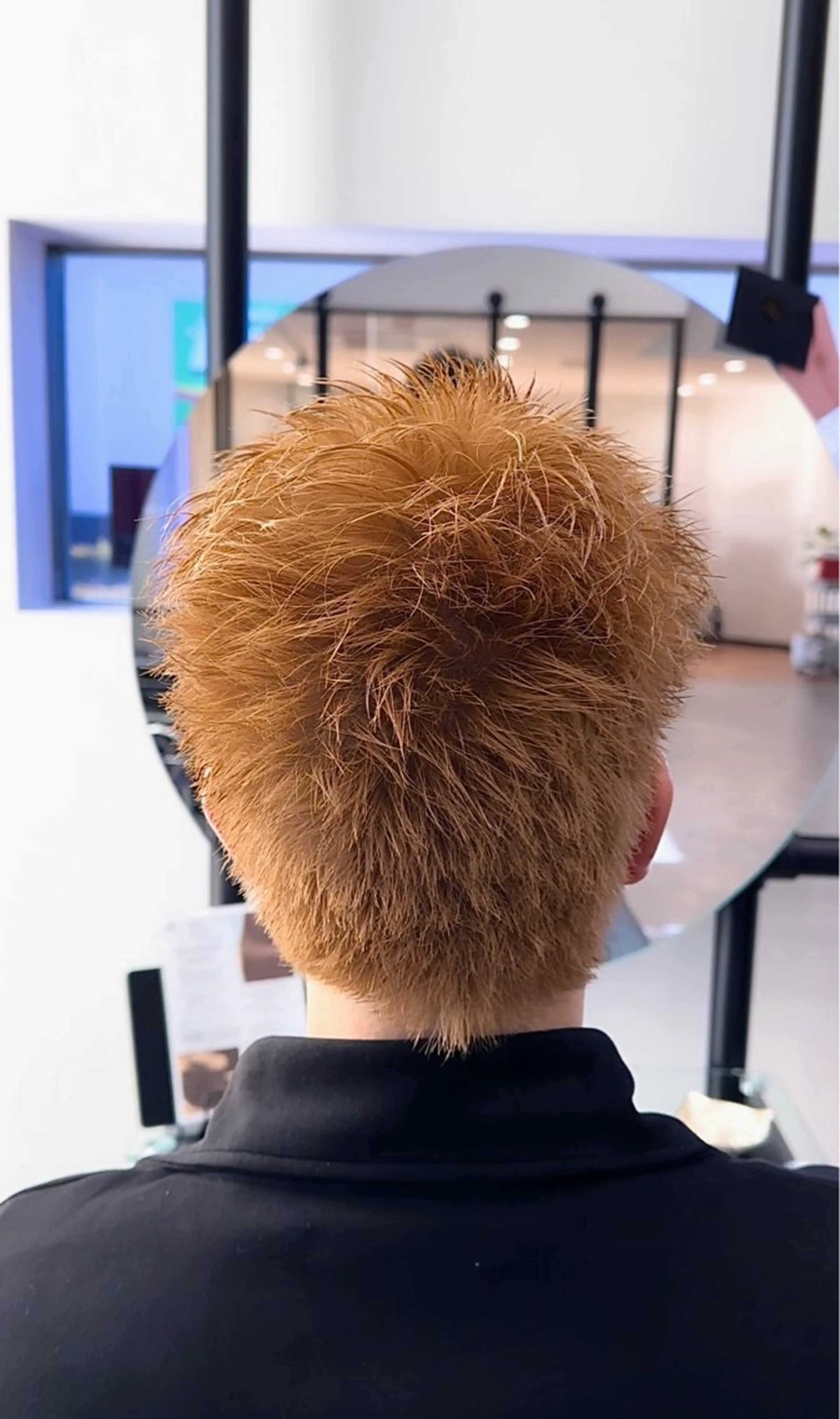 ショート カラー メンズ メンズブリーチ ベージュカラー ブリーチ ヘアカラー 栗谷 竜希のヘアスタイル