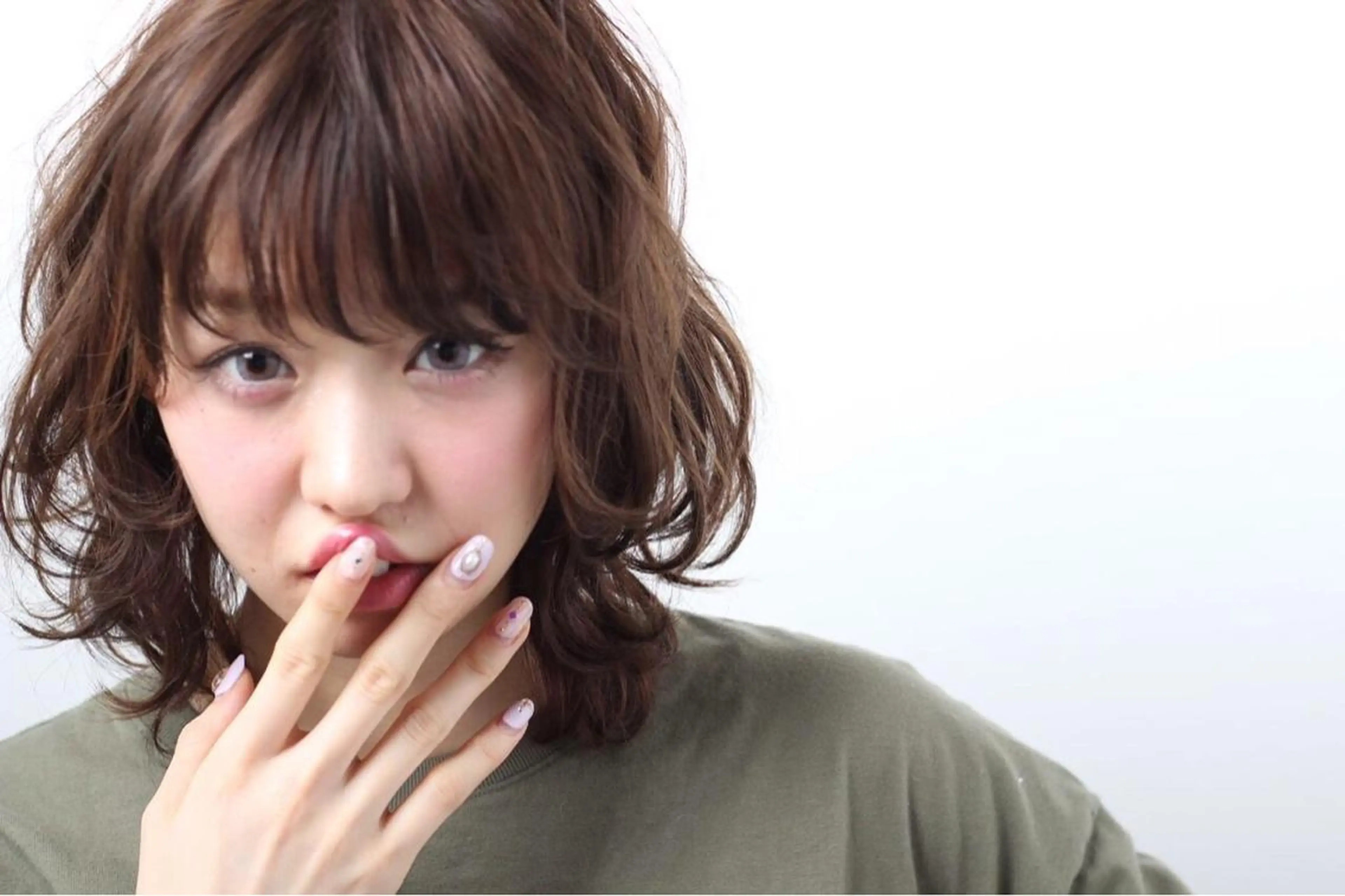 ミディアム カラー パーマ 艶髪ハイトーンカラー 💘kazueのヘアスタイル