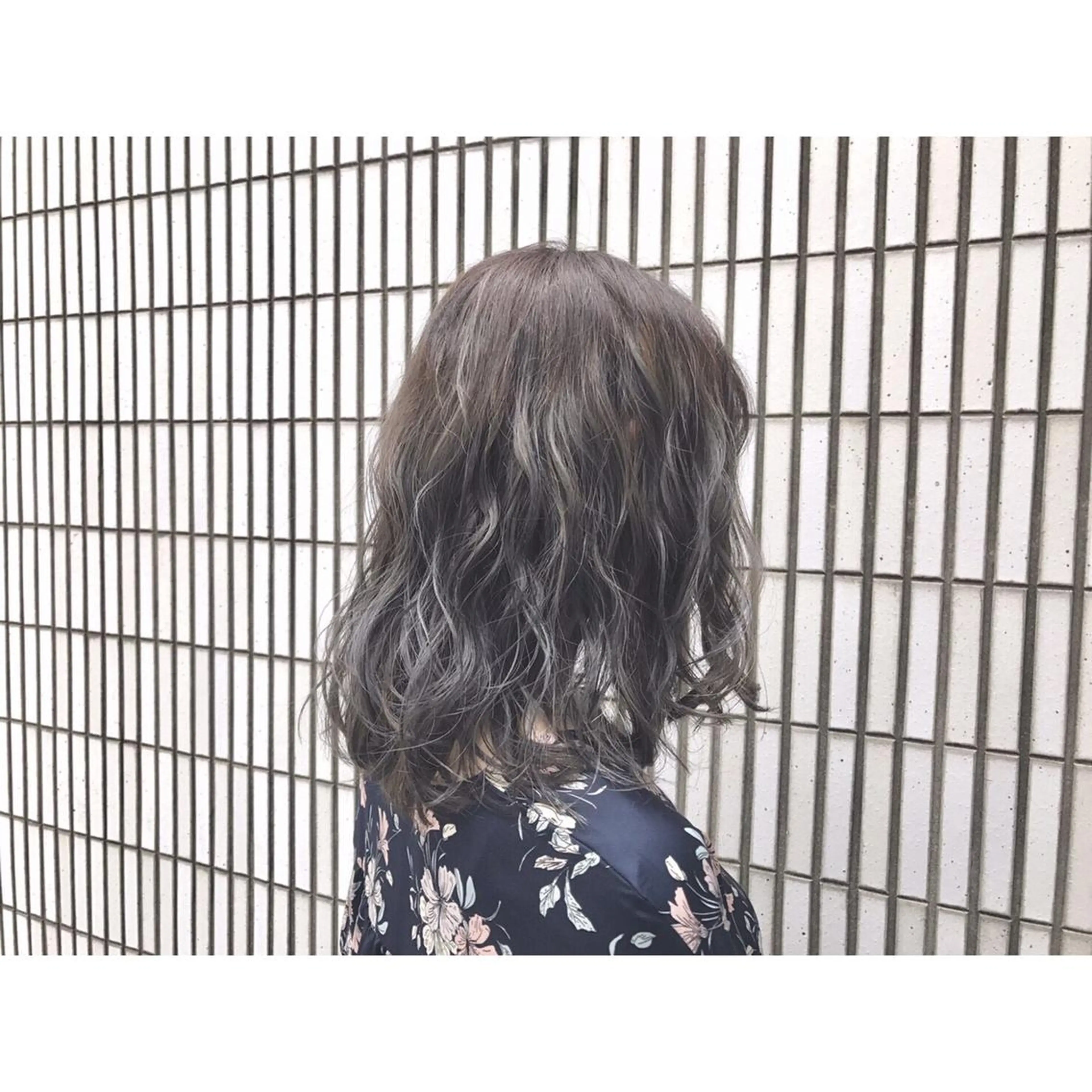 ミディアム カラー パーマ ヘアアレンジ メンズ ネイル マツエク・マツパ メンズハイライト 透明感カラー グレージュ ハイライトカラー 外国人風カラー ツヤ髪 ／髪質改善 松岡将太郎のヘアスタイル