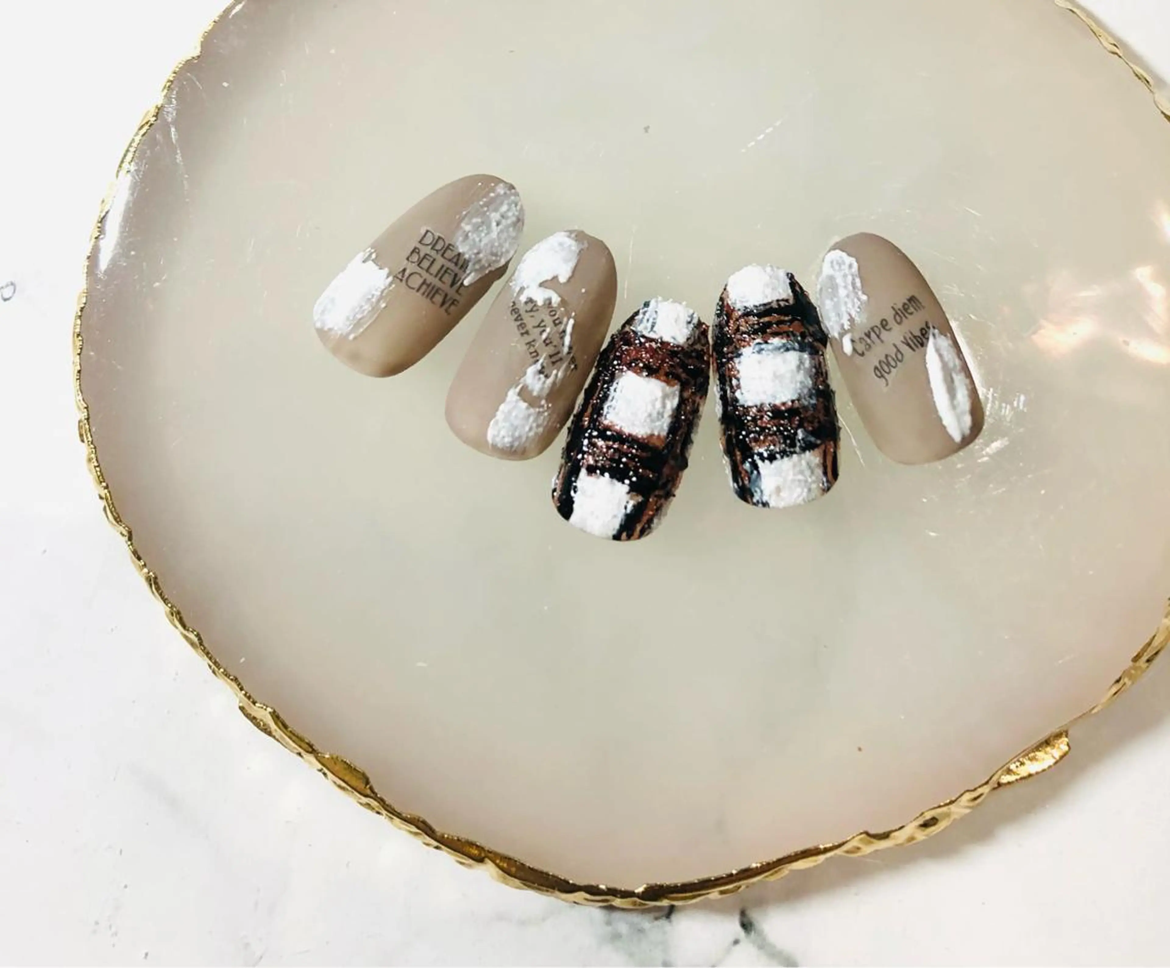 ネイル ニュアンスネイル ツイードネイル 冬ネイル クリスマス Ｈ3（エイチスリー）所属・H3 hitoのネイルデザイン