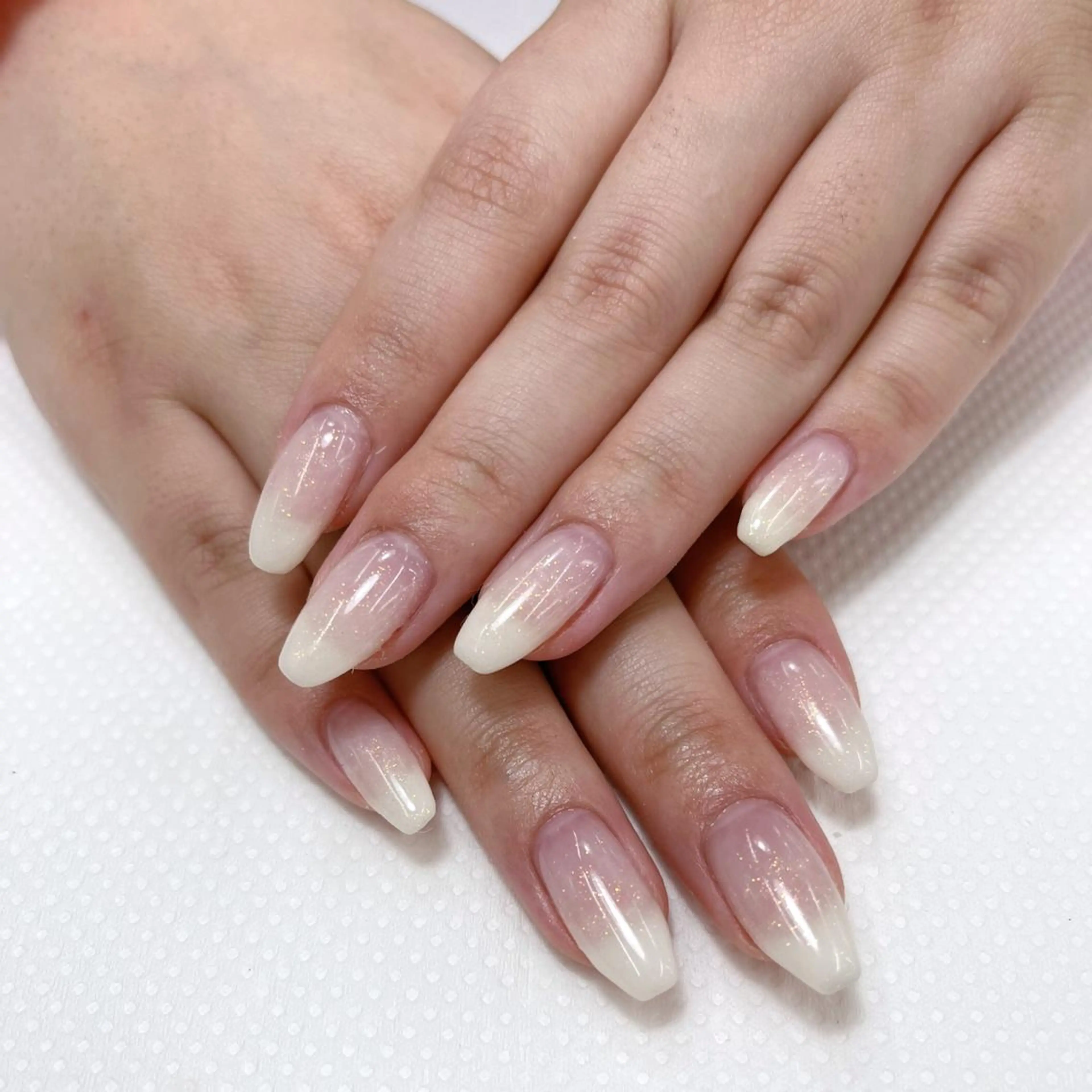 ネイル グラデーション キラキラネイル ラメ(グリッター) ラメグラデーション ホワイト 【MAXKELLY】 AOYAMAのネイルデザイン