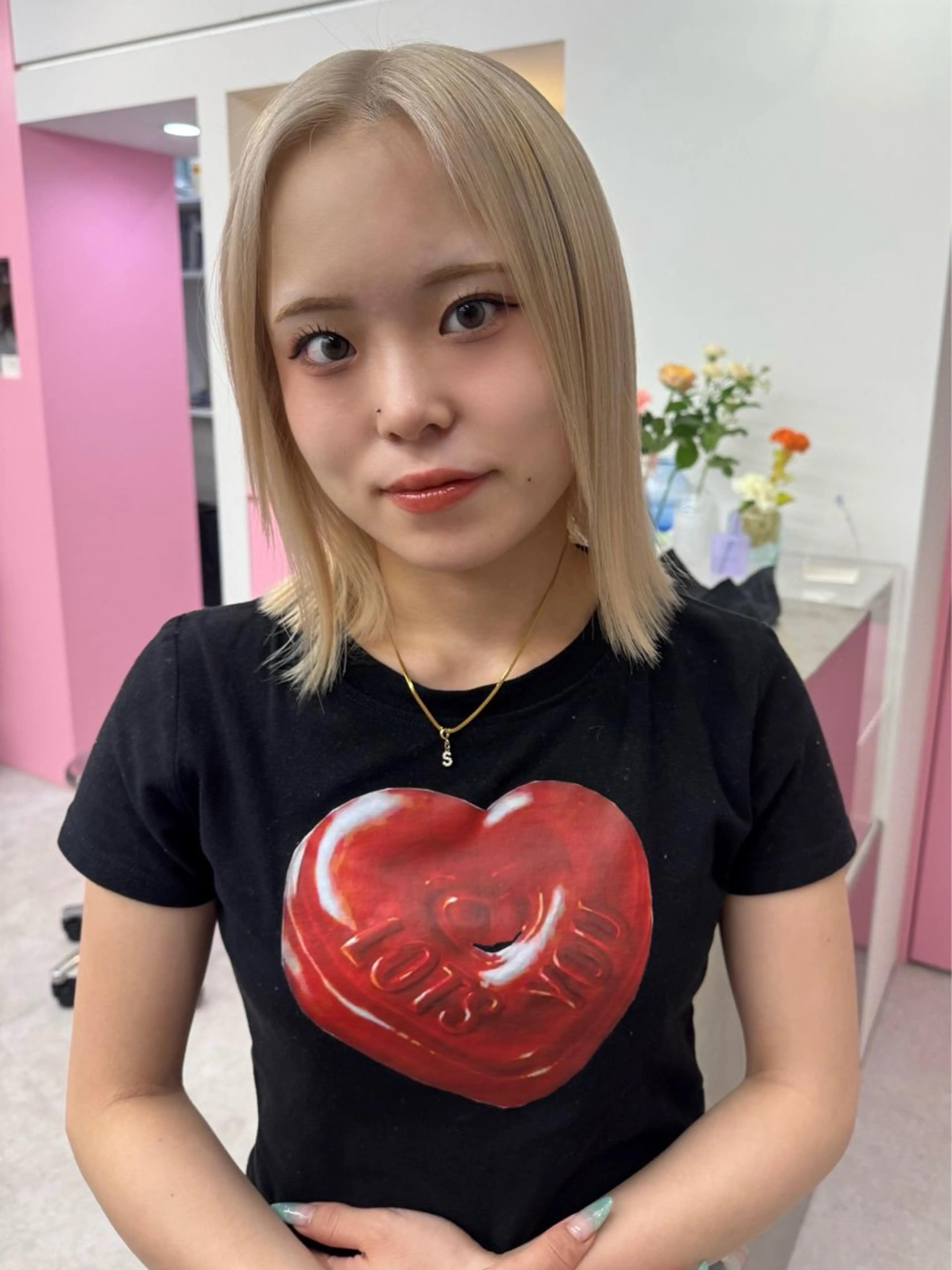 ミディアム カラー ブロンド カット ヘアカラー トリートメント レイヤーカット/透明 感カラー/saraのヘアスタイル