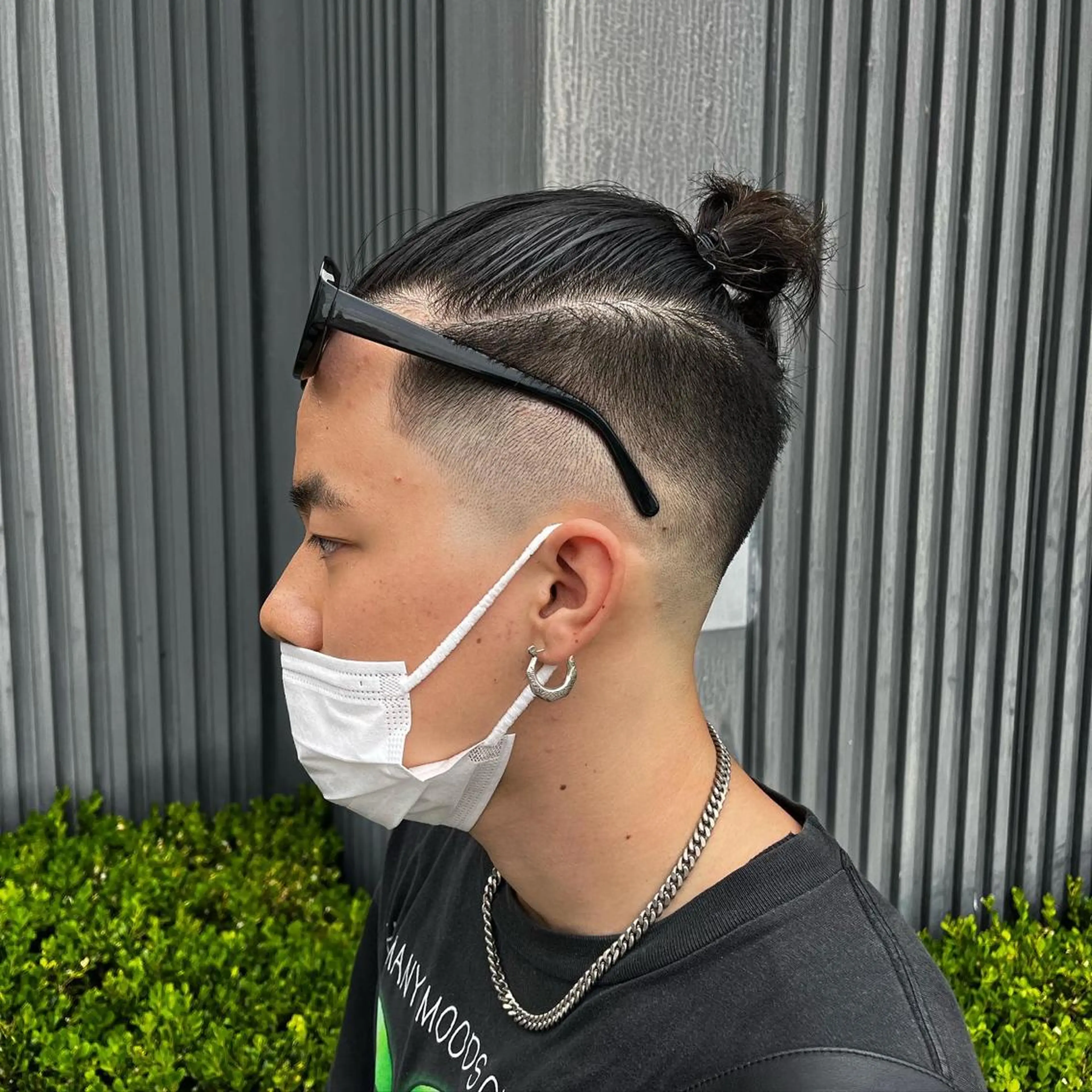 セミロング カラー パーマ メンズ フェードカット メンズハイトーン メンズパーマ セミロングパーマ ハイトーンカラー &CREW スタッフのヘアスタイル