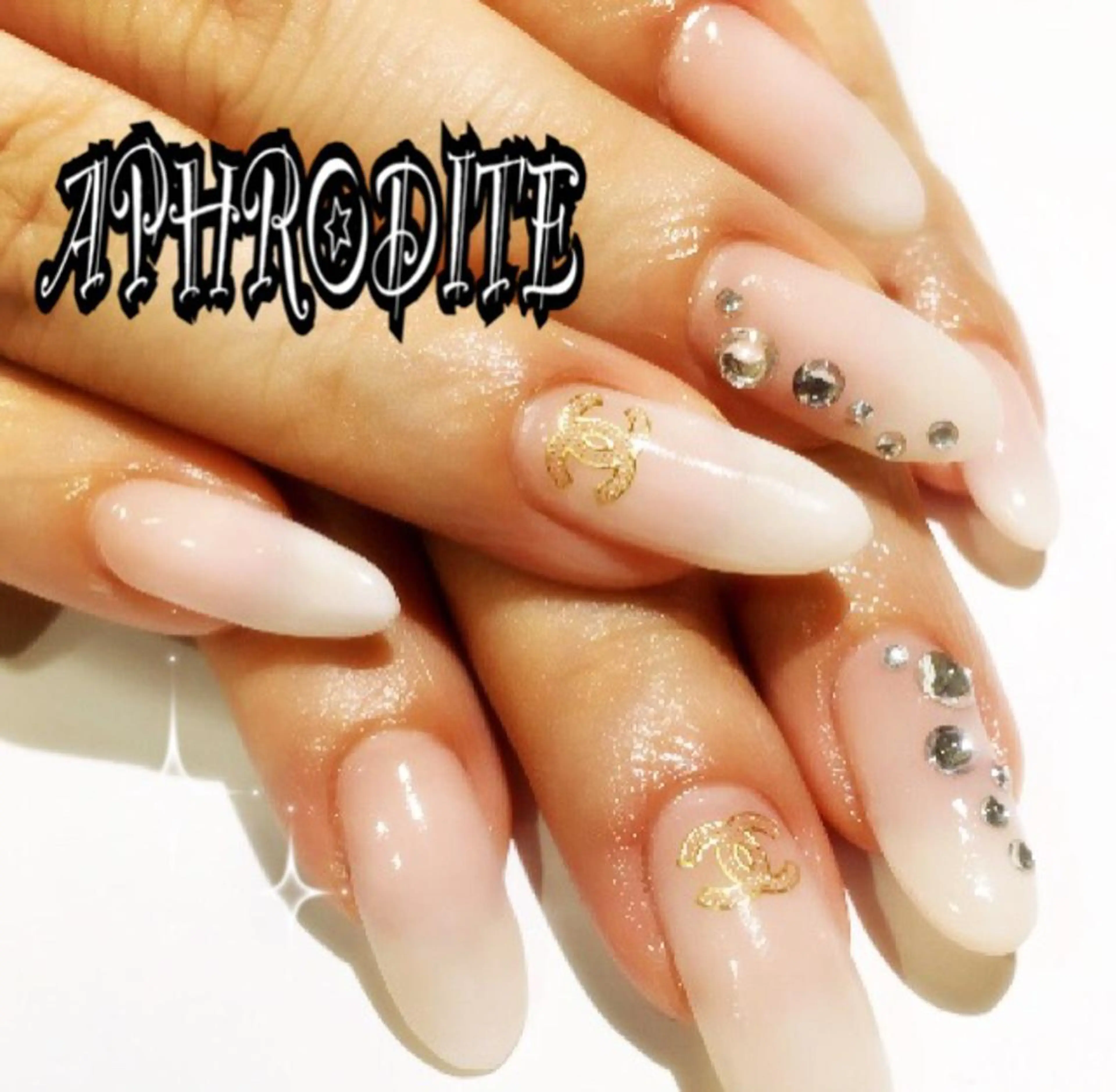 ネイル アートネイル ジェルネイル グラデーション APHRODITE Nagisaのネイルデザイン