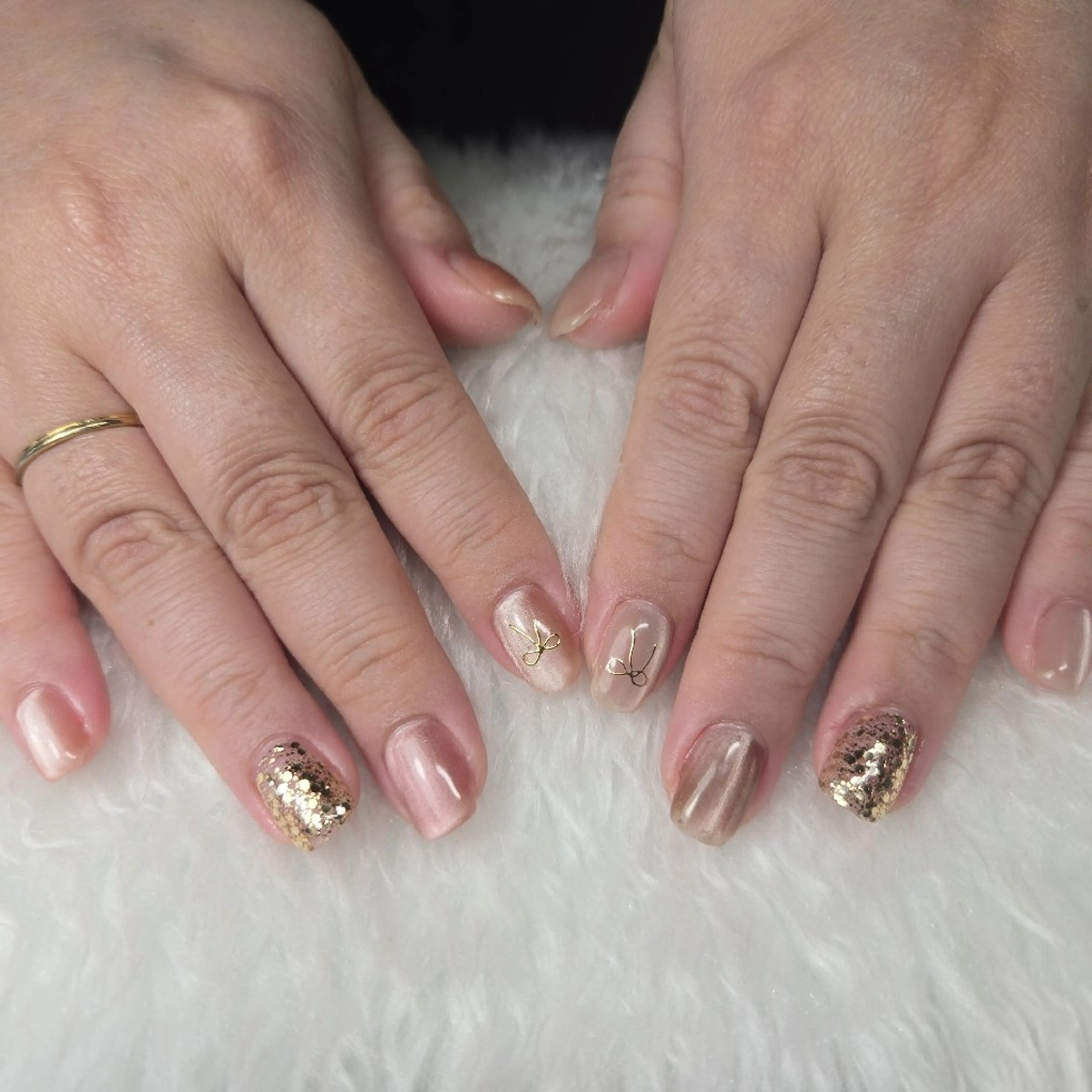 ネイル ラメ(グリッター) マグネットネイル ハンドネイル ネイルサロンベルティ .ひとみのネイルデザイン