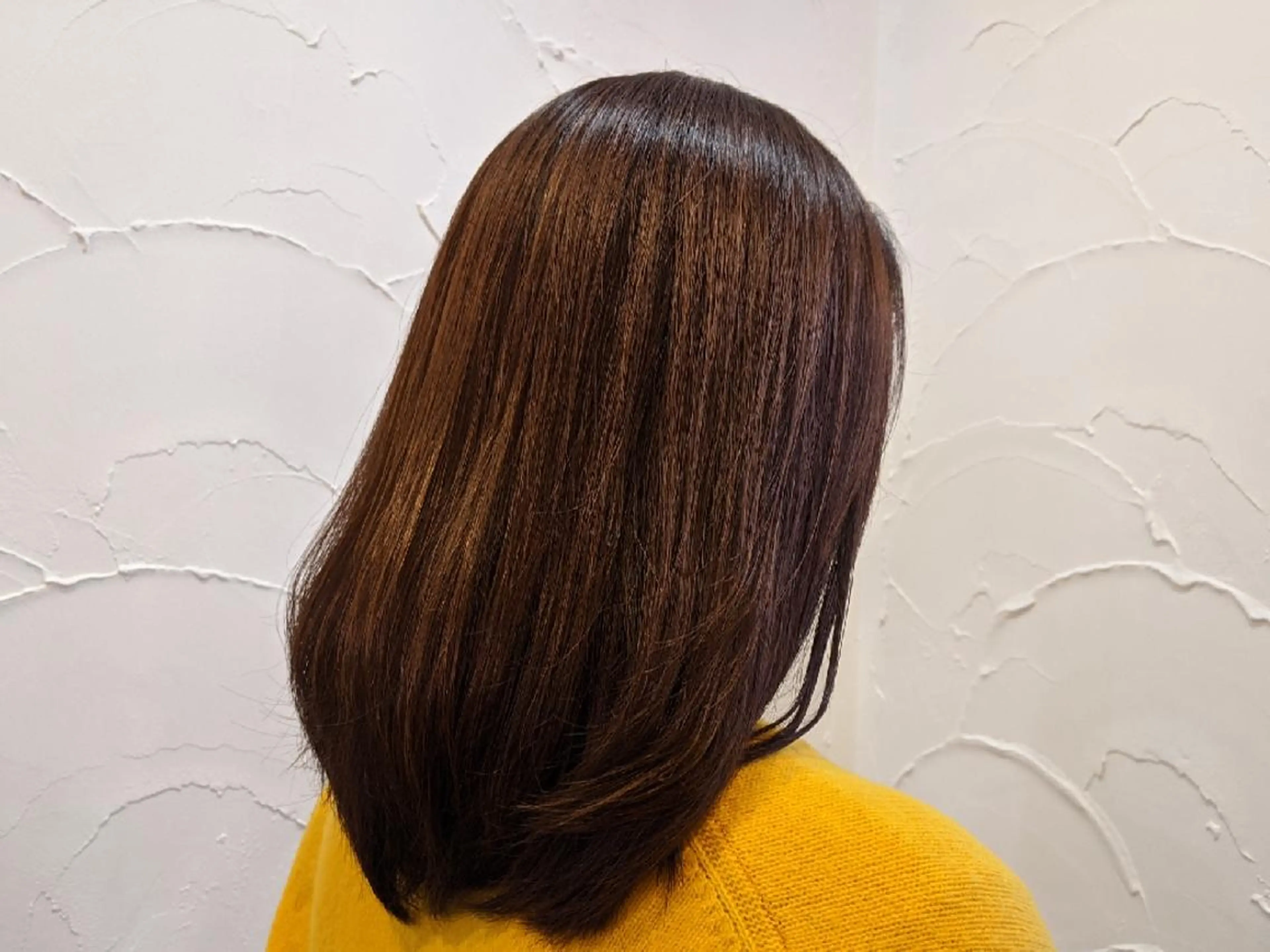 セミロング カラー 髪質改善アンブリーチ 店長みやけななのヘアスタイル