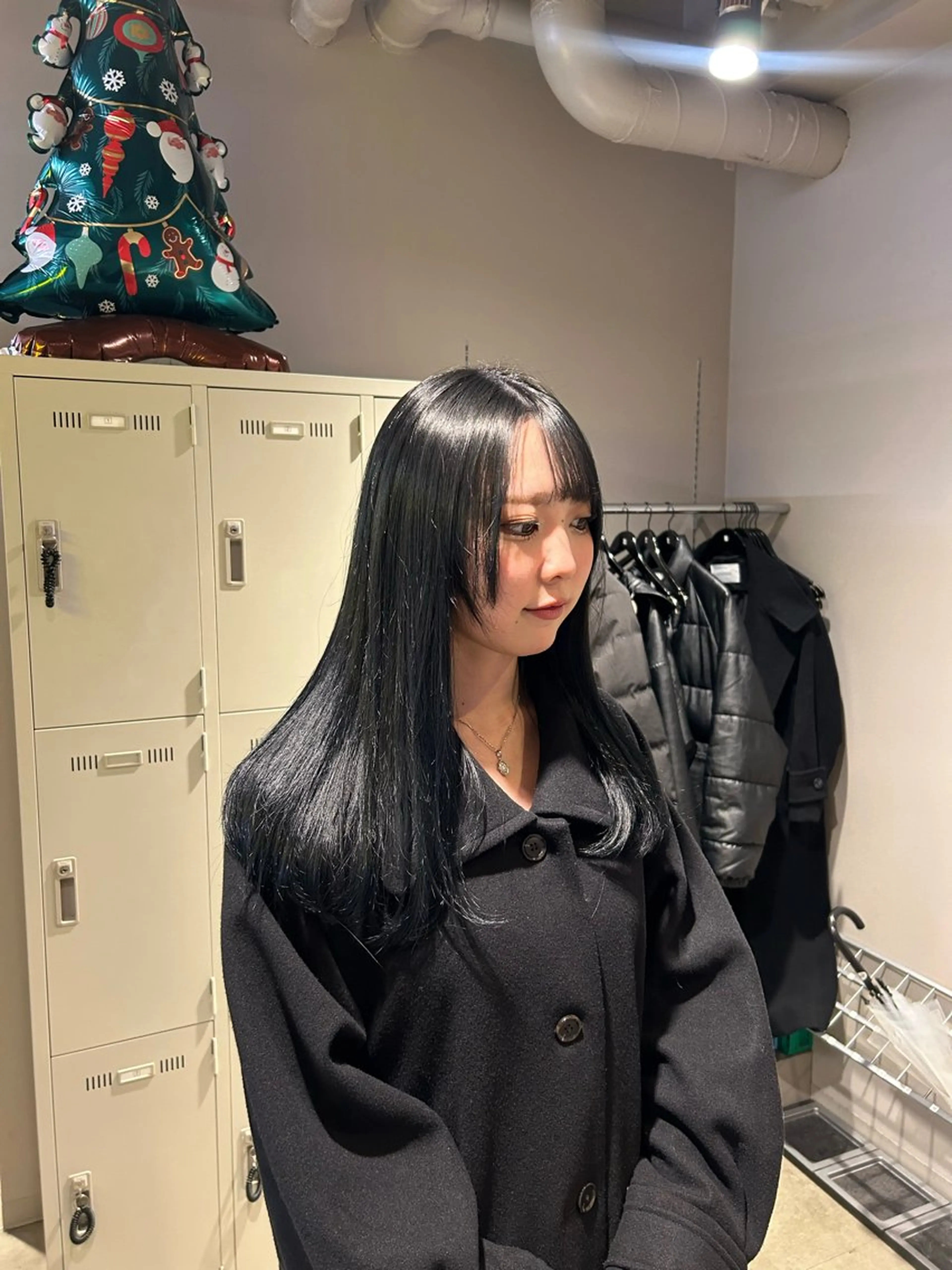 セミロング カラー カット ヘアカラー トリートメント ヘッドスパ 韓国ヘア暗髪 ダブルカラーメンズ可のヘアスタイル