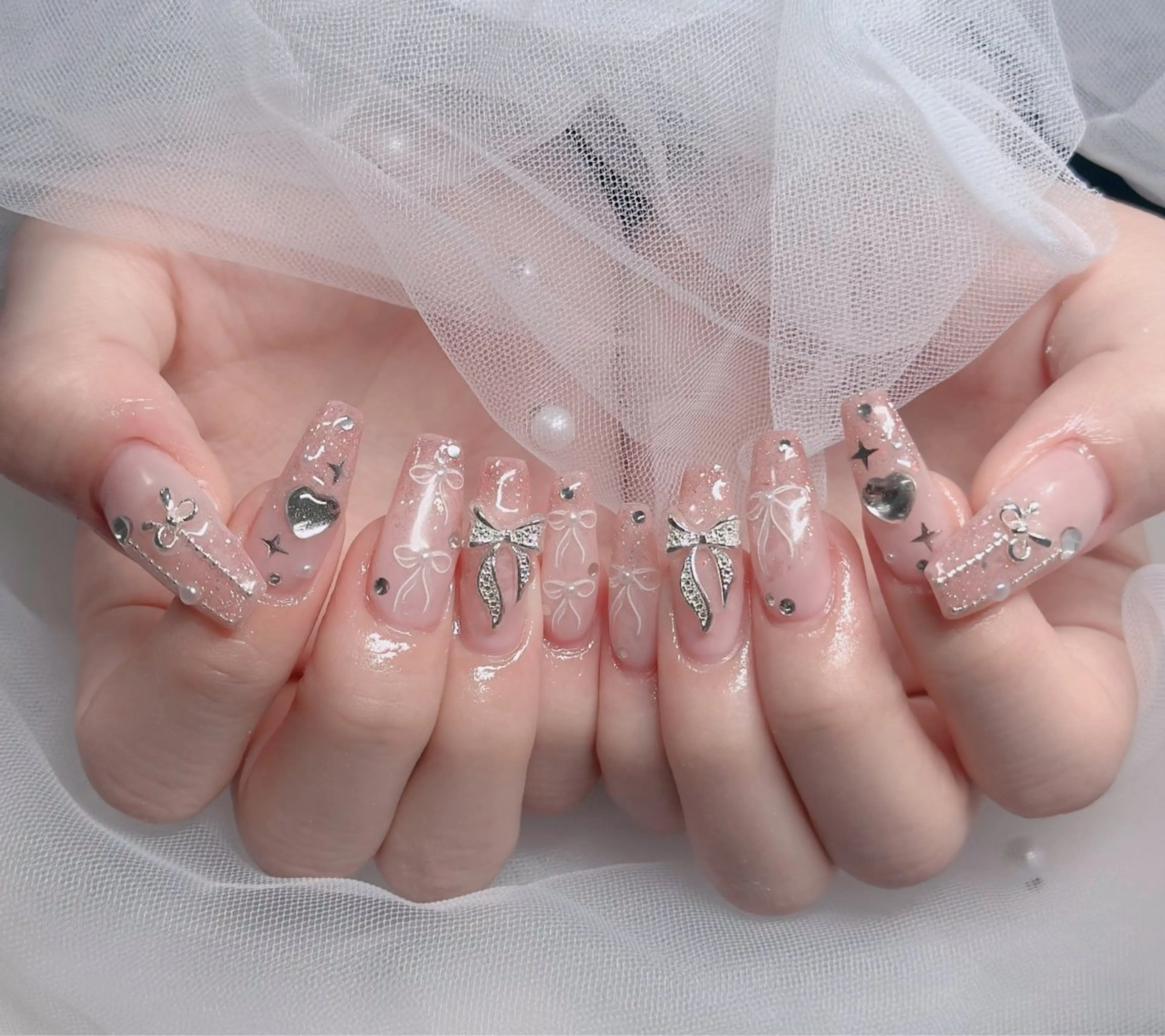 ネイル オーロラネイル フレンチネイル ジェルネイル ハロウィン キラキラネイル ハンドネイル H.baby Nail Salon所属・H.baby Nail Salonのネイルデザイン