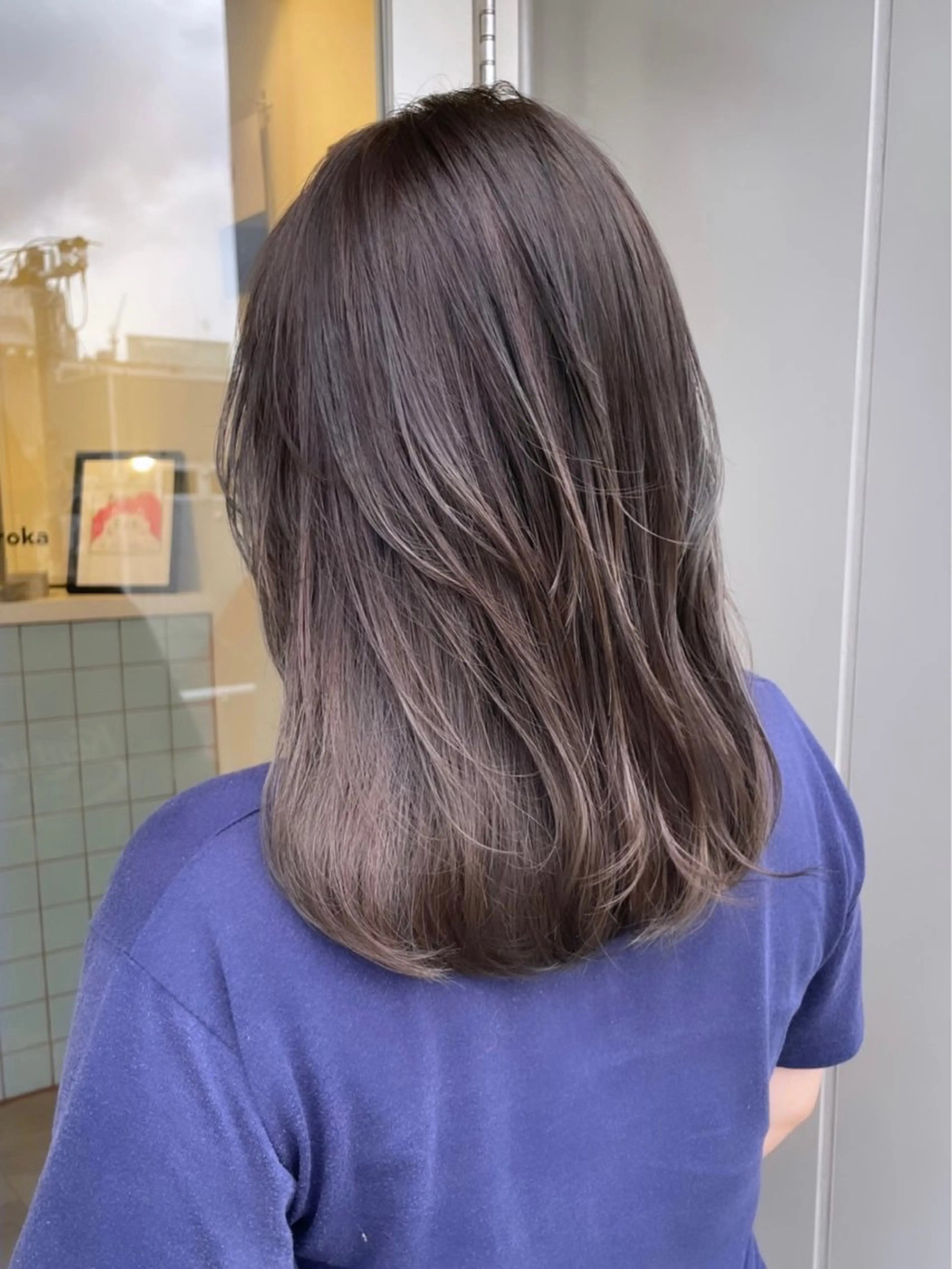 ミディアム カラー グレージュ オリーブグレージュ オリーブグレー ヘアカラー トリートメント 若月 あやかのヘアスタイル