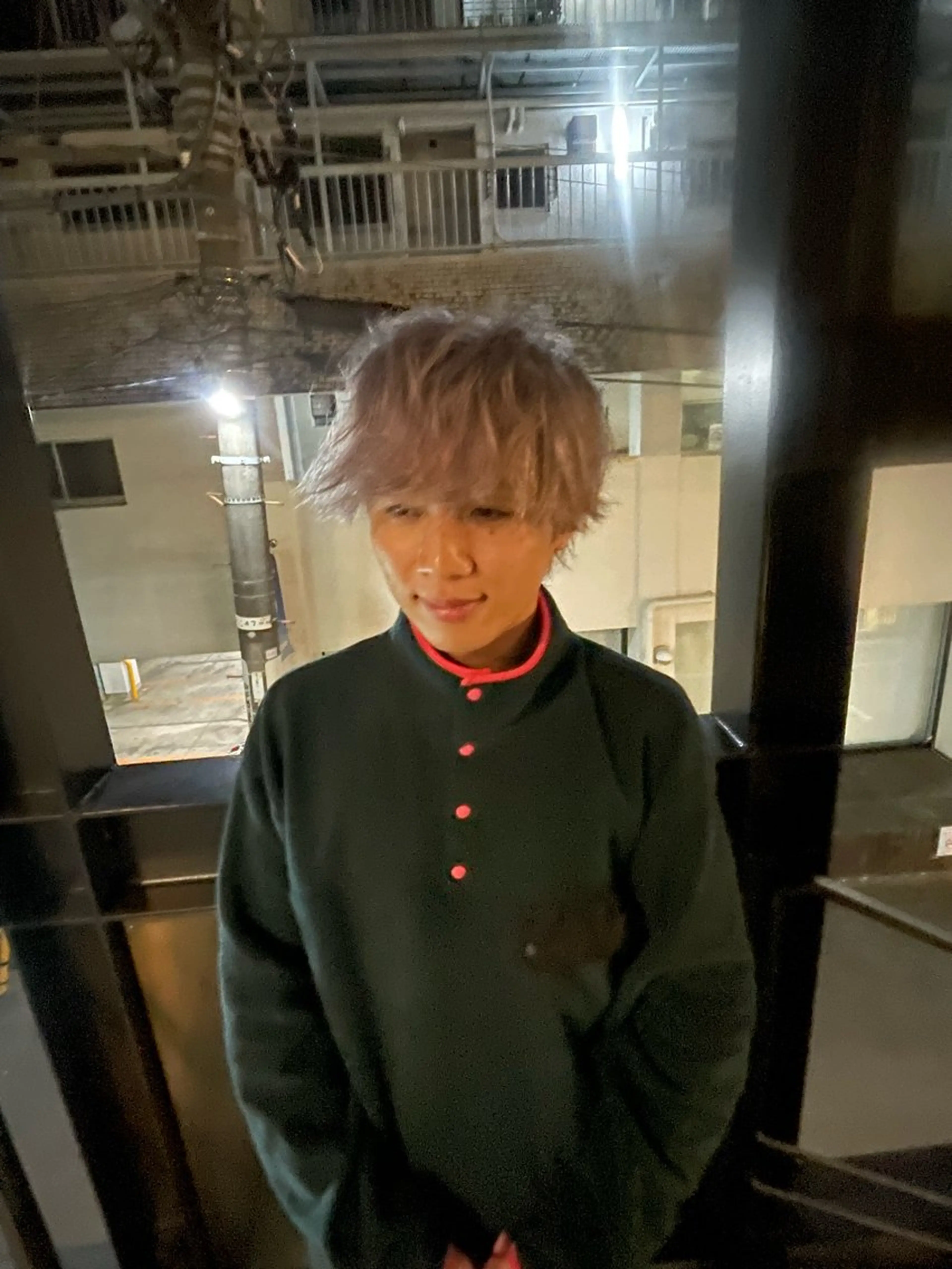 ショート カラー メンズ メンズブリーチ ブリーチ シルバー ヘアカラー boucle所属・浅岡 昭汰のヘアスタイル