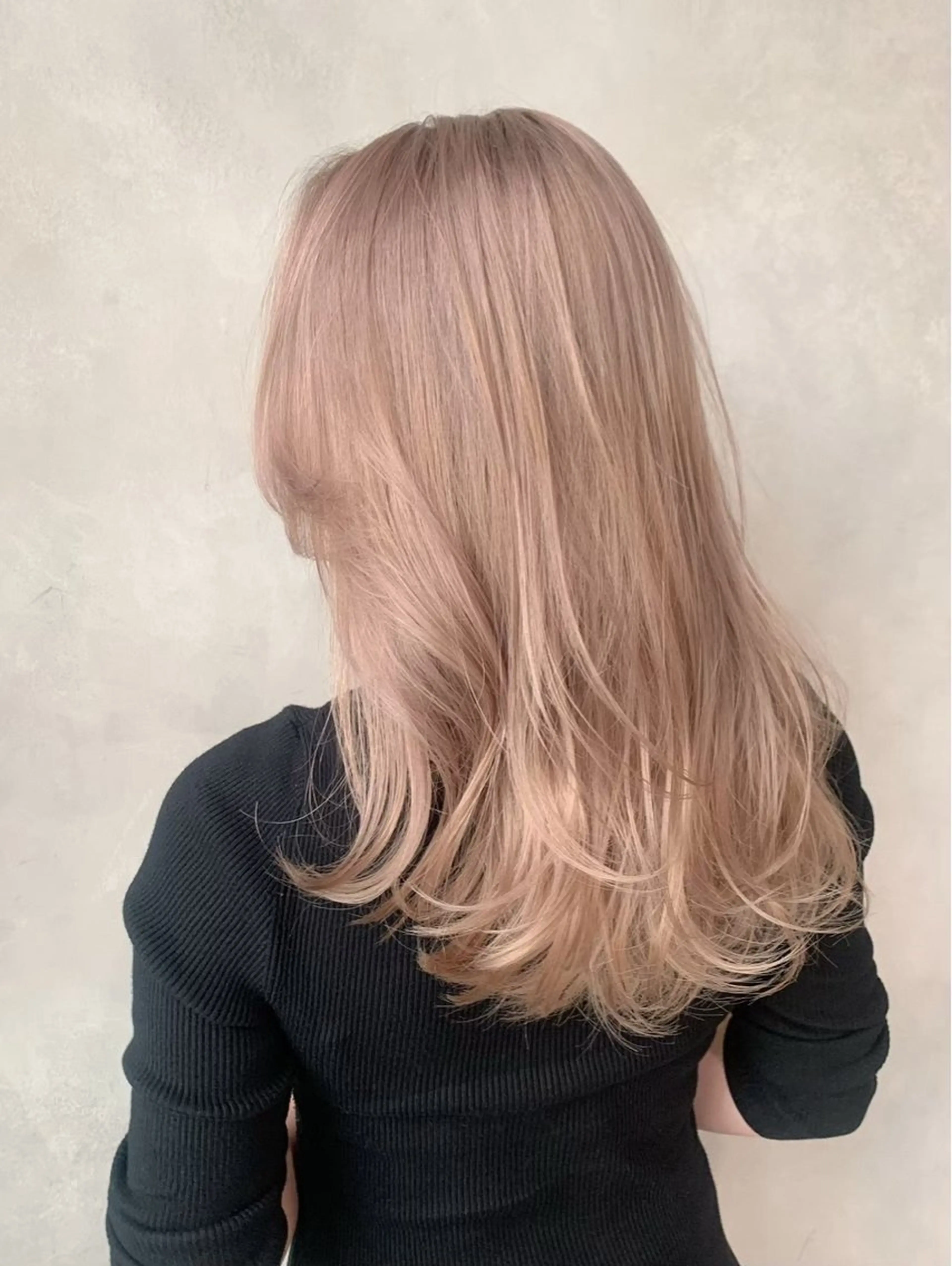 ミディアム カラー ハイトーンカラー くびれボブ×赤み 消しカラー/楓のヘアスタイル